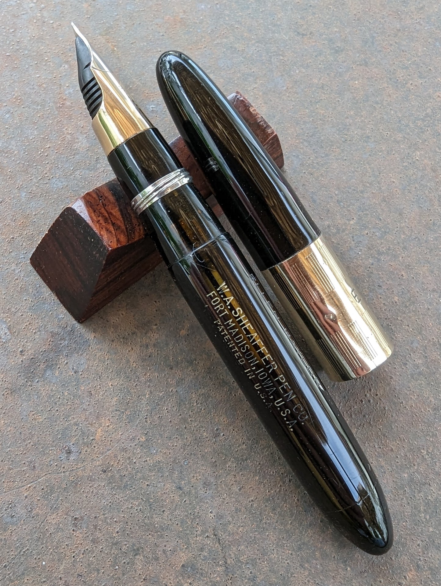 1942 Black Sheaffer Triumph Tuckaway - stubby fine nib