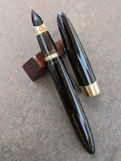 1948 Black Sheaffer Triumph Valiant fountain pen