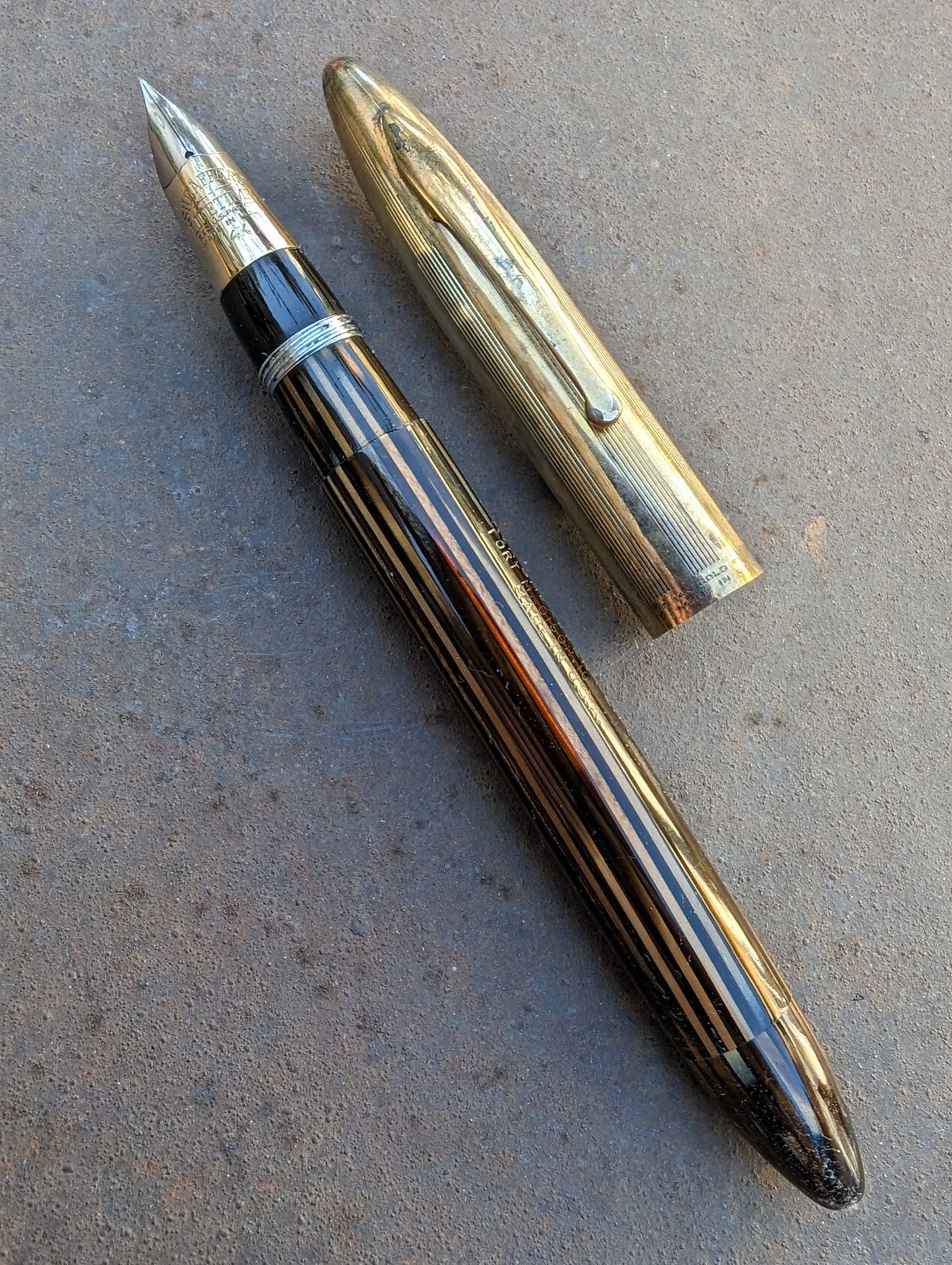 1942 Golden Brown Sheaffer Triumph Crest - extra-fine