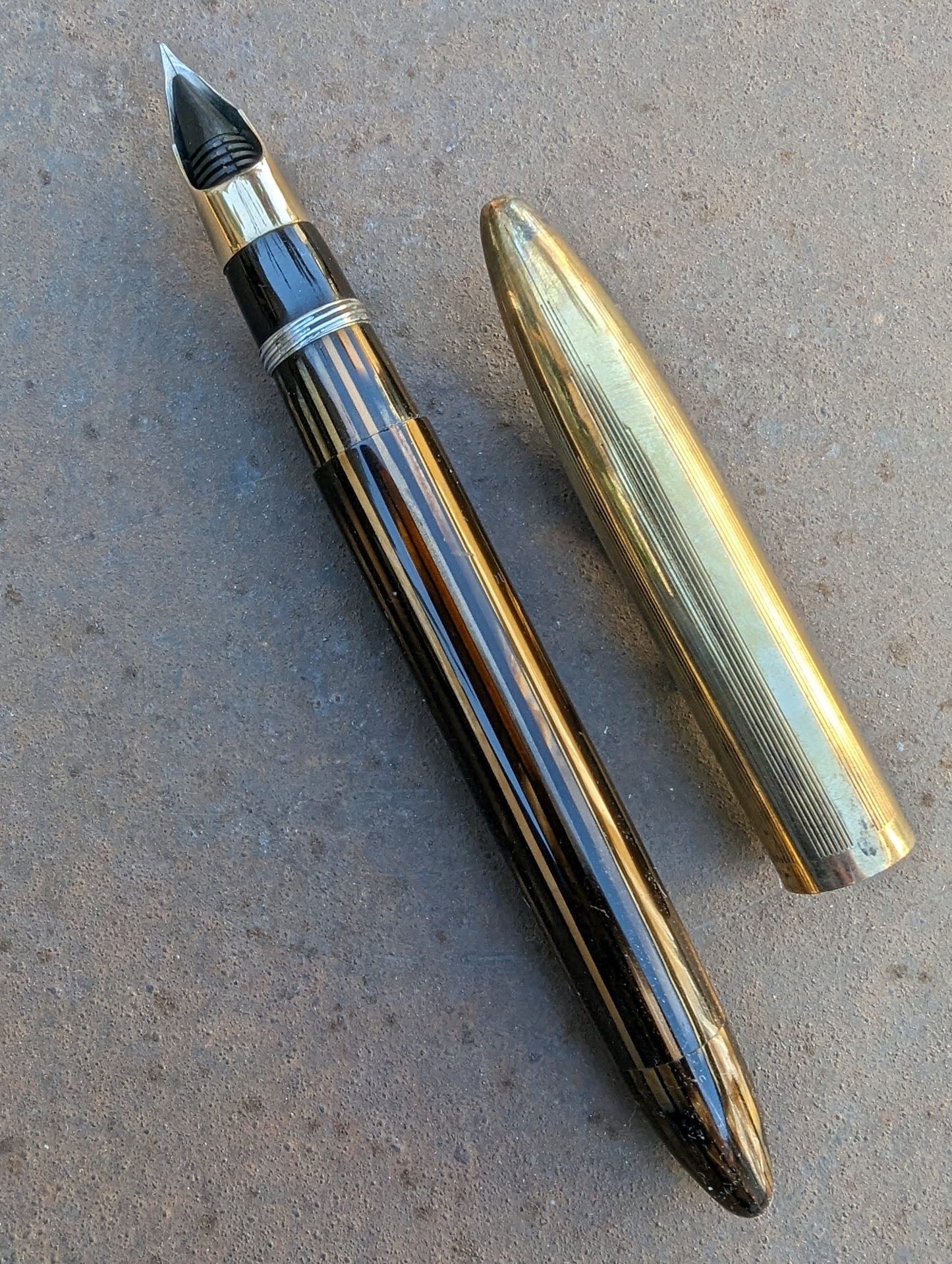 1942 Golden Brown Sheaffer Triumph Crest - extra-fine