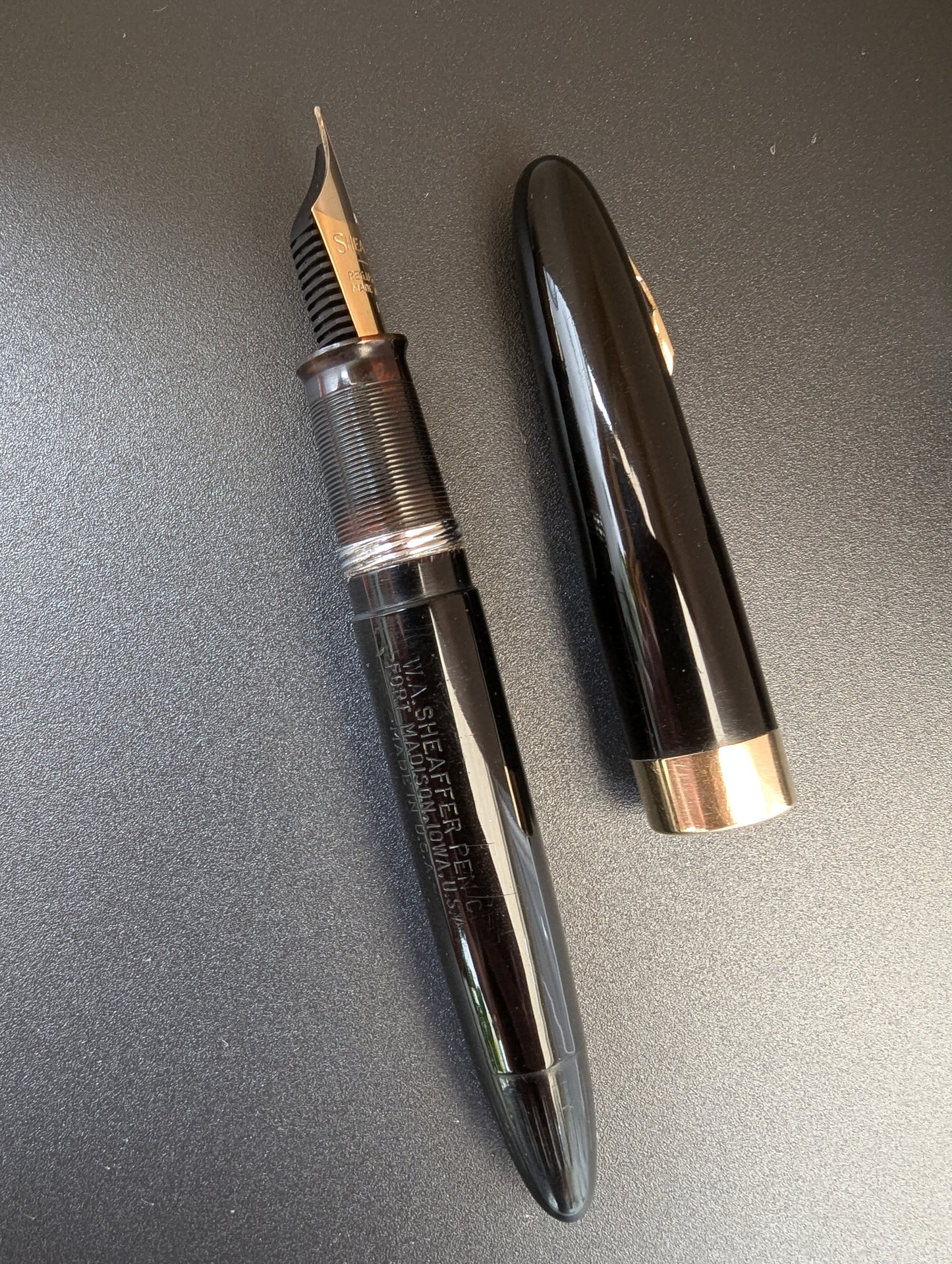 1948 Black Sheaffer Tuckaway Statesman - fine point Golden Spade