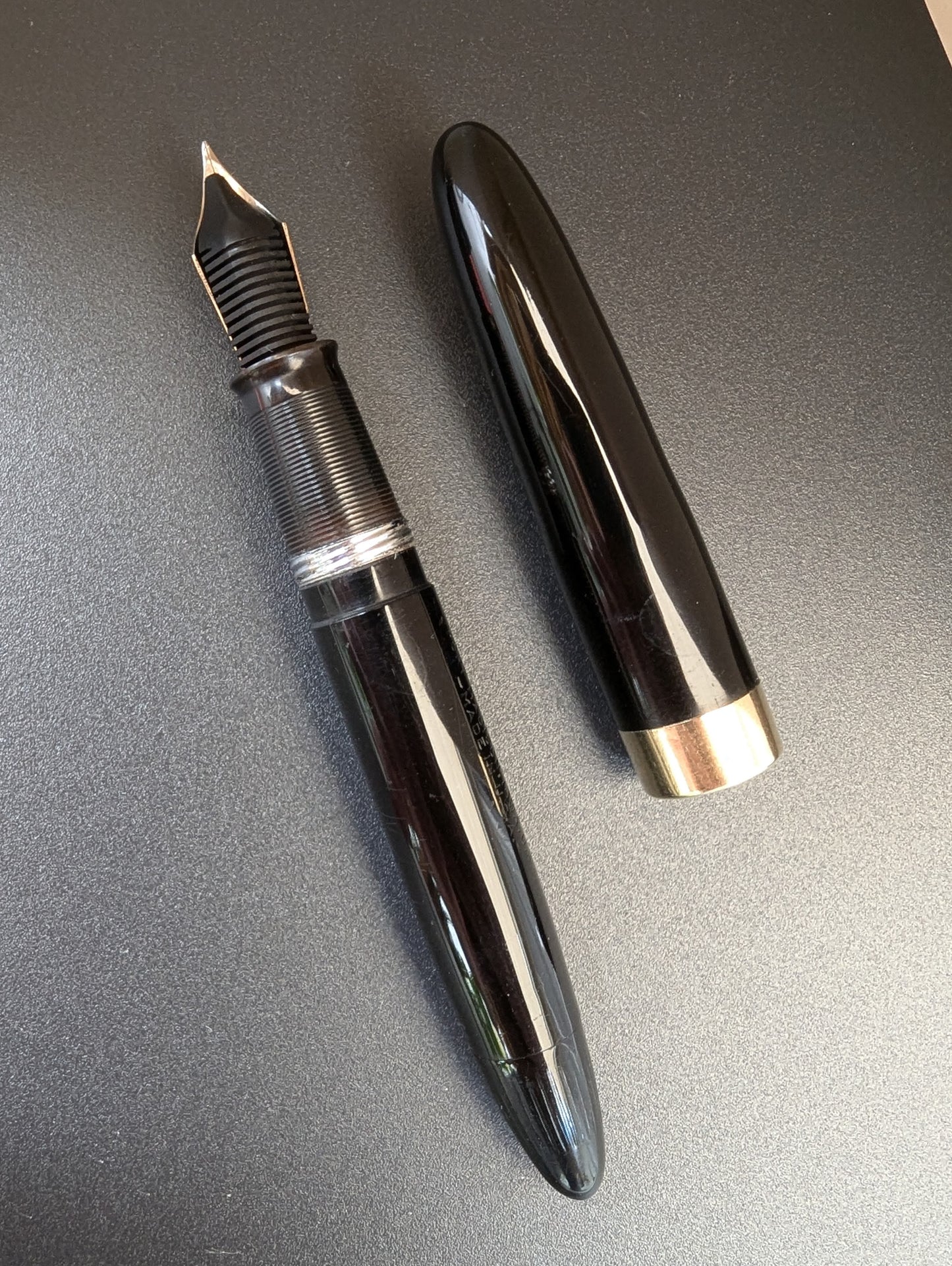 1948 Black Sheaffer Tuckaway Statesman - fine point Golden Spade