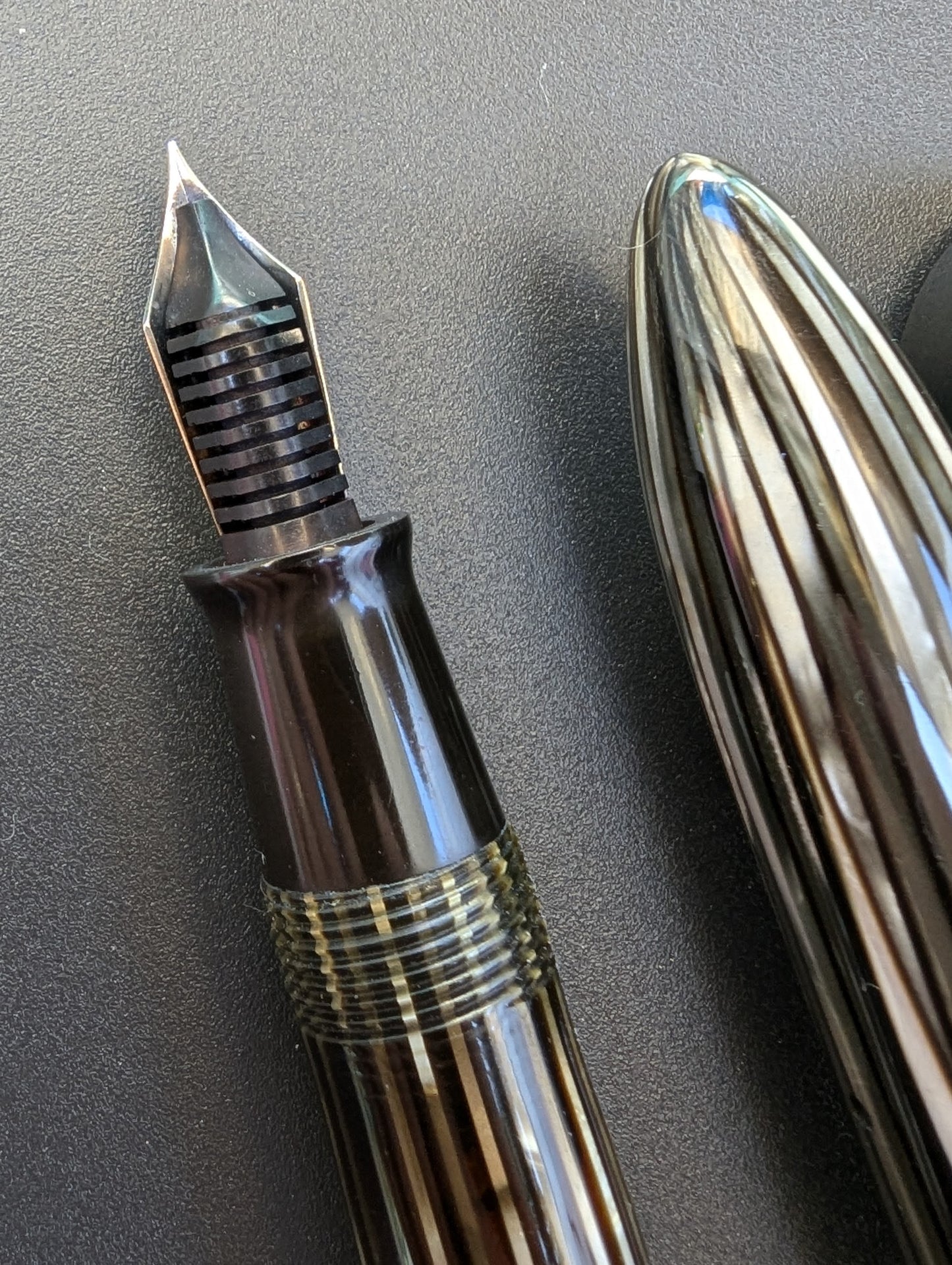 ~1940 Gray Sheaffer Balance Premier (OS) - Vacuum-fil - Fine point