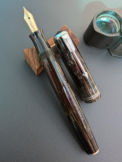 Hidden - 1938 Parker Black Shadow-Wave Vacumatic Junior - fine+ point