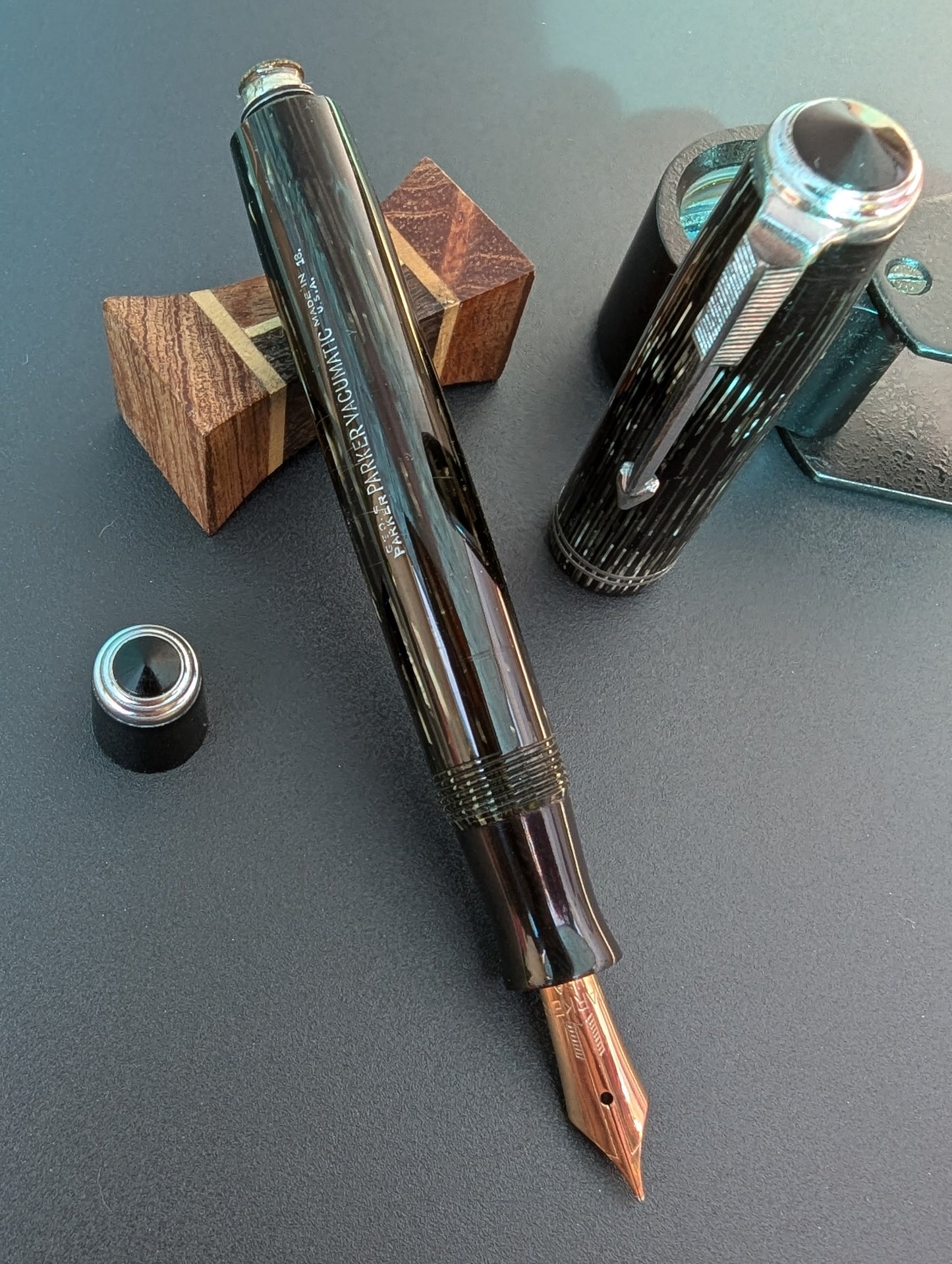 Hidden - 1938 Parker Black Shadow-Wave Vacumatic Junior - fine+ point