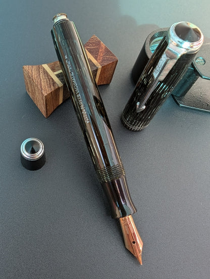 Hidden - 1938 Parker Black Shadow-Wave Vacumatic Junior - fine+ point