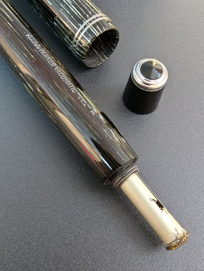 Hidden - 1938 Parker Black Shadow-Wave Vacumatic Junior - fine+ point