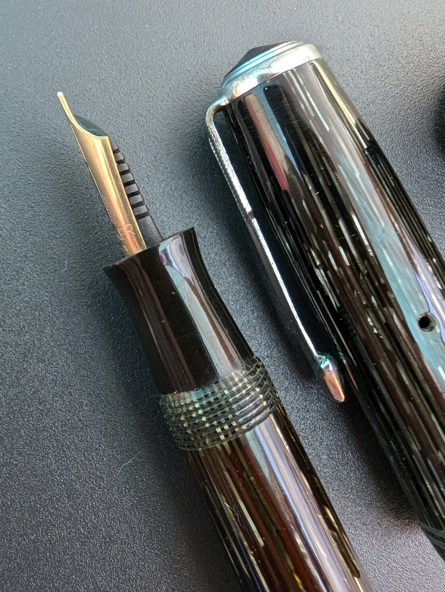 Hidden - 1938 Parker Black Shadow-Wave Vacumatic Junior - fine+ point