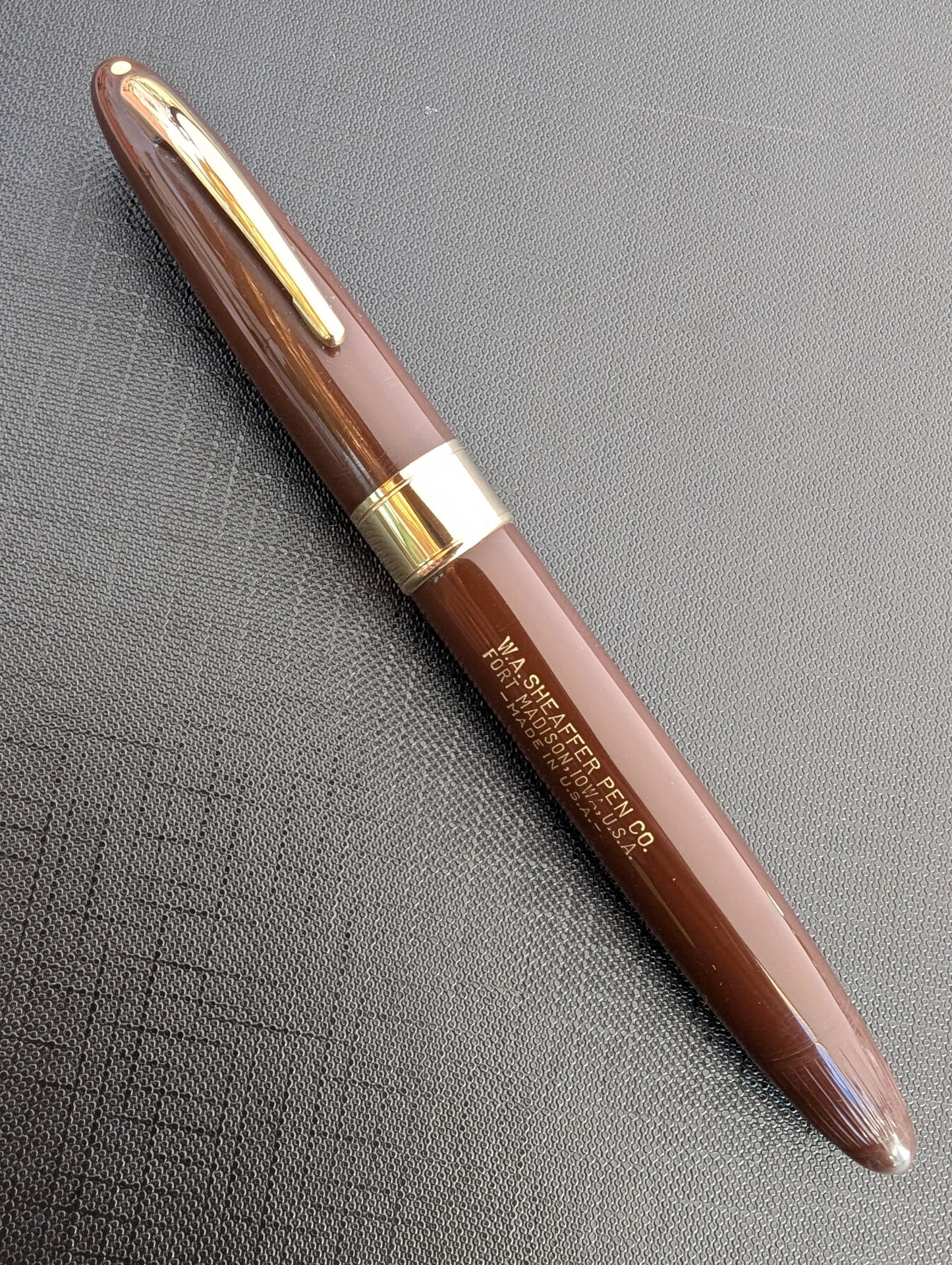 1948 Umber Sheaffer Triumph Valiant - fine-medium point