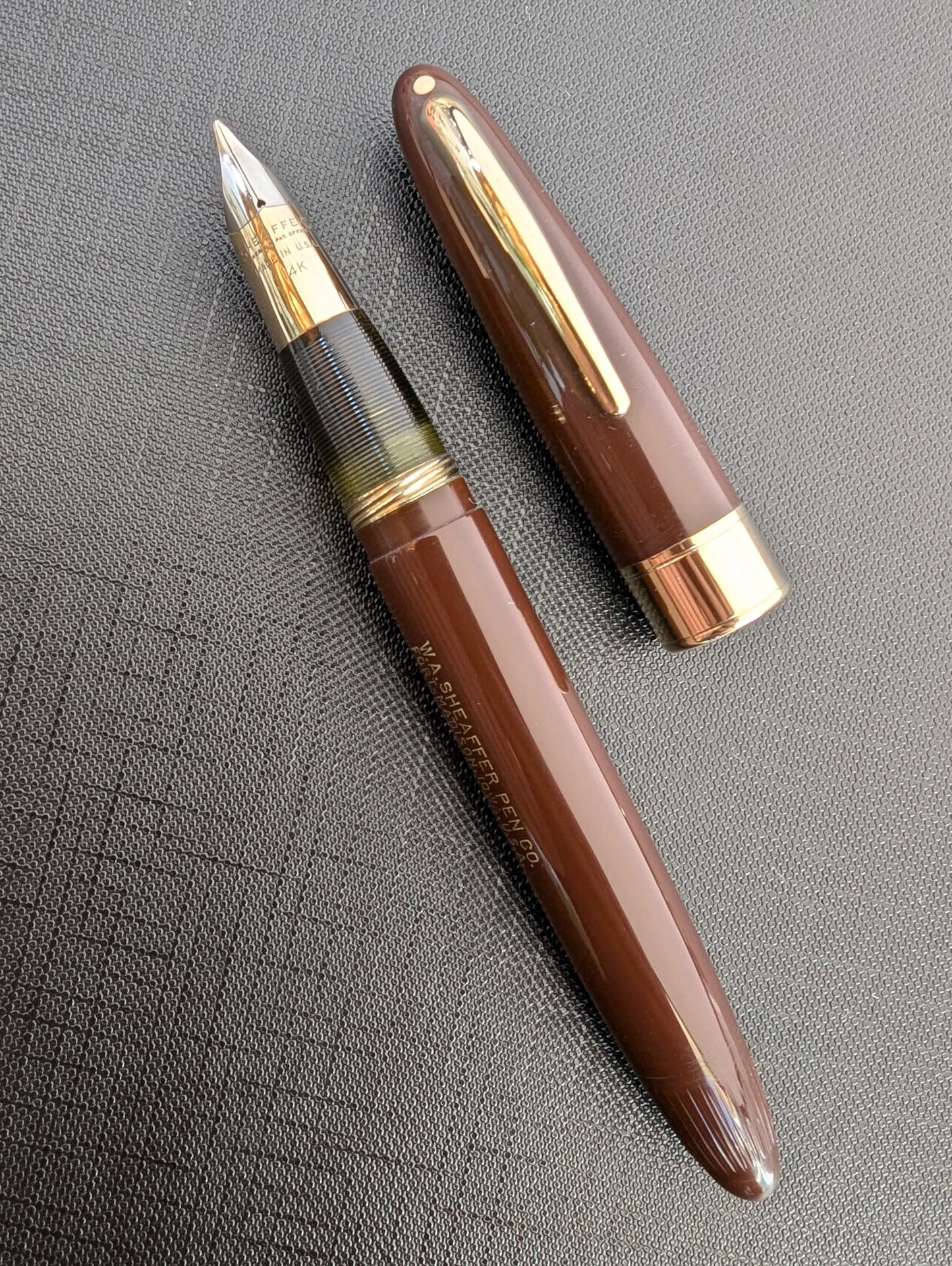 1948 Umber Sheaffer Triumph Valiant - fine-medium point