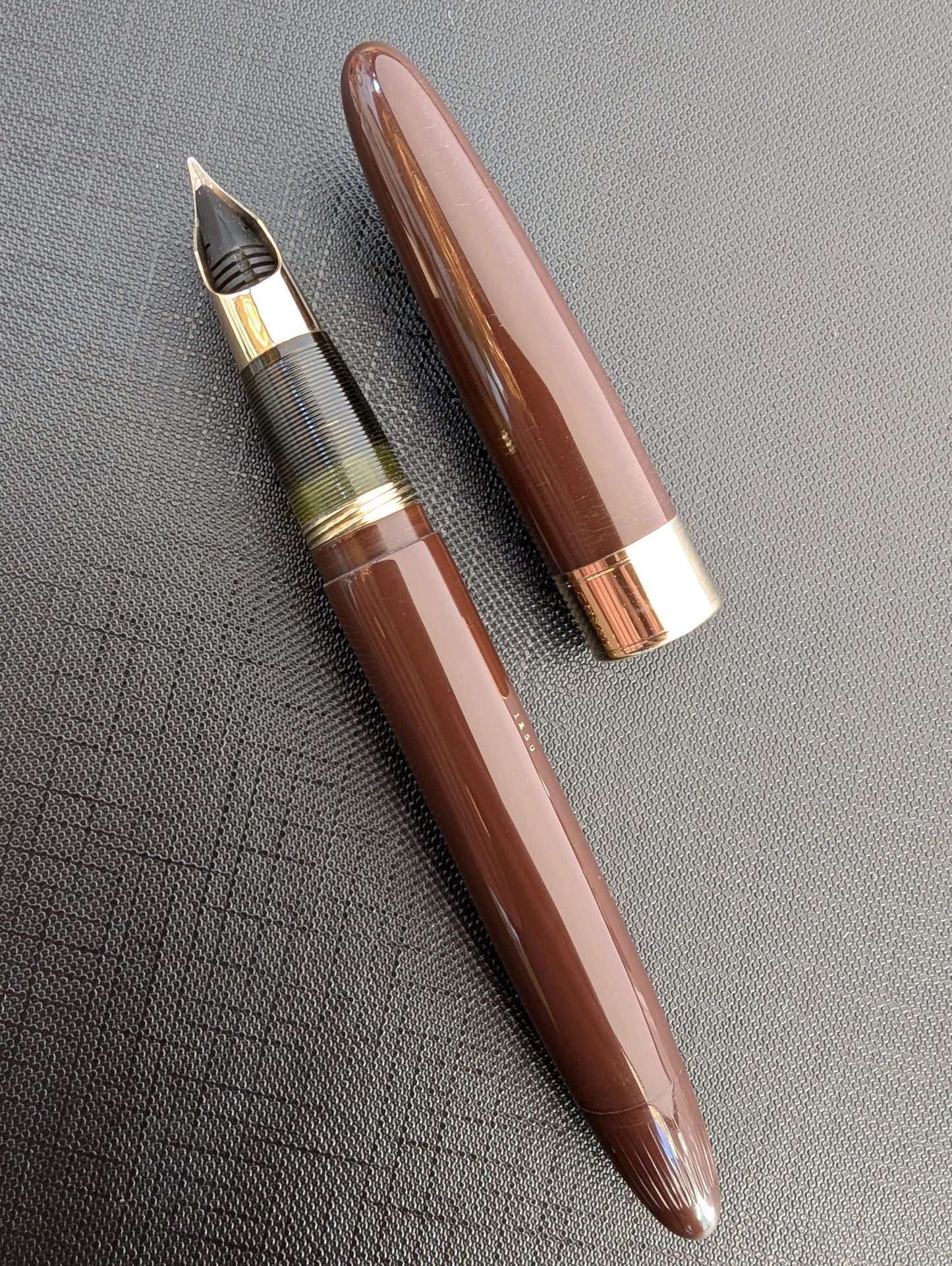 1948 Umber Sheaffer Triumph Valiant - fine-medium point