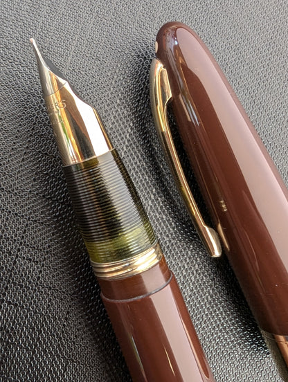 1948 Umber Sheaffer Triumph Valiant - fine-medium point