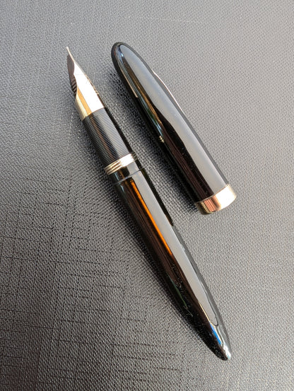 1943-5 Black Sheaffer Triumph Statesman - medium point