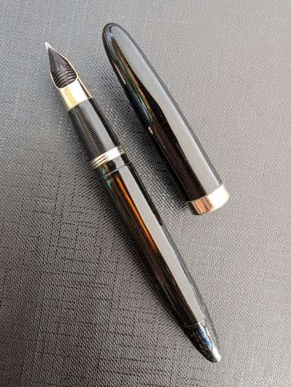 1943-5 Black Sheaffer Triumph Statesman - medium point