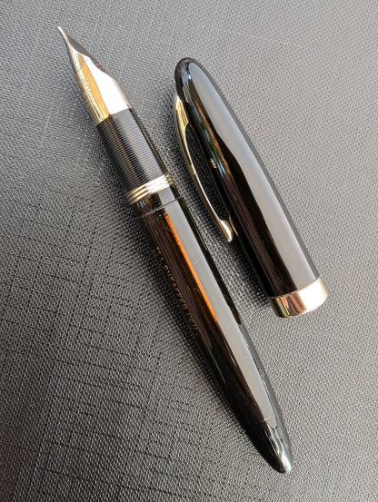 1943-5 Black Sheaffer Triumph Statesman - medium point