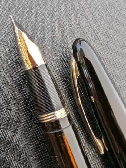 1943-5 Black Sheaffer Triumph Statesman - medium point