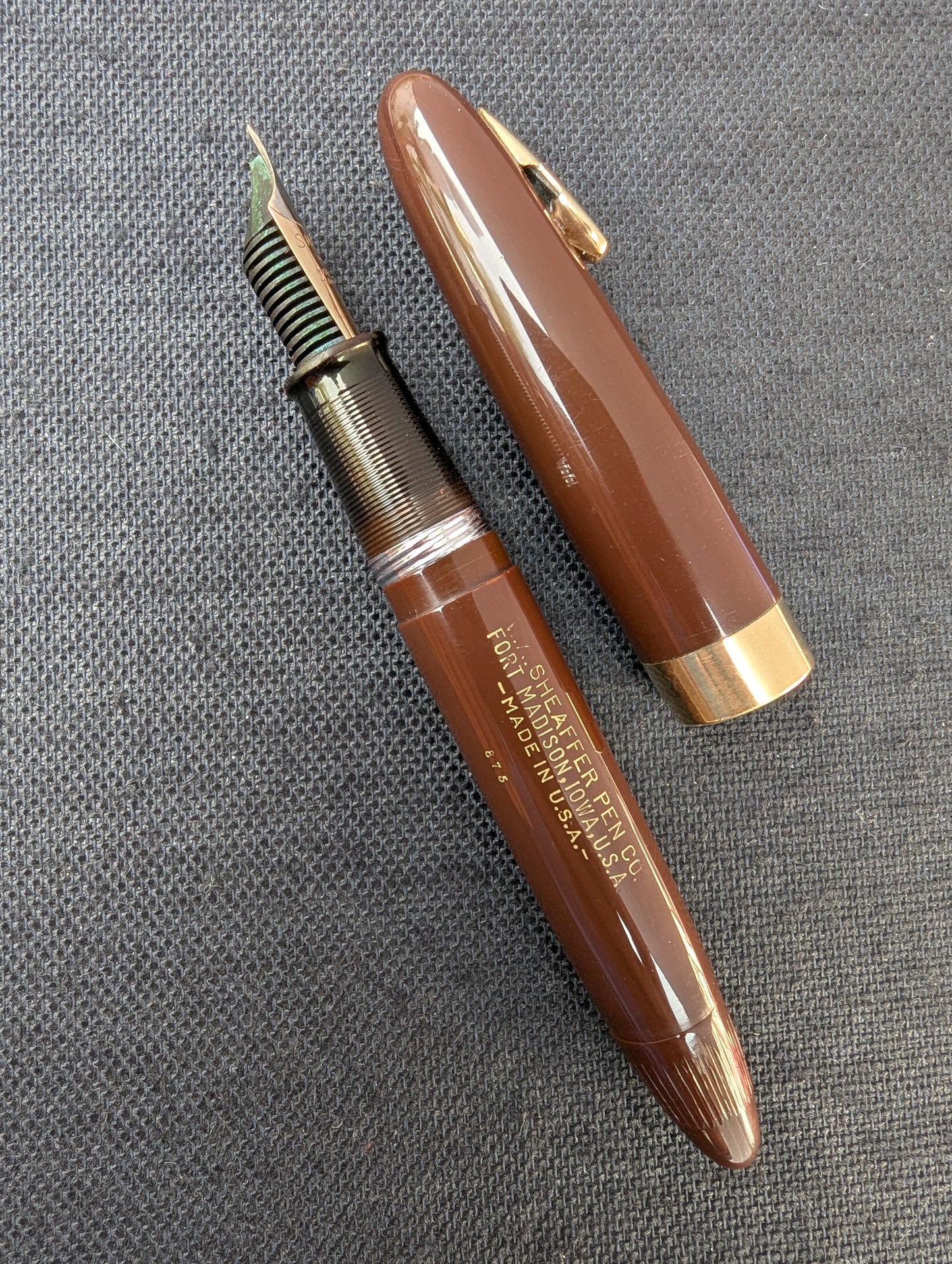 1948 Umber Sheaffer Tuckaway Sovereign - extra-fine-fine