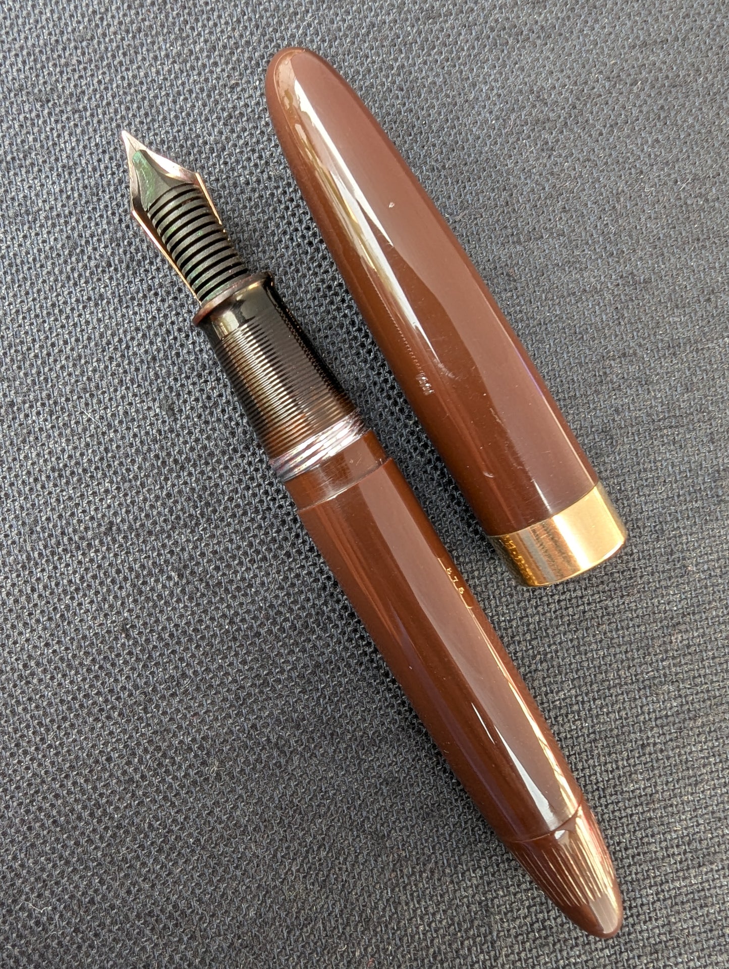 1948 Umber Sheaffer Tuckaway Sovereign - extra-fine-fine