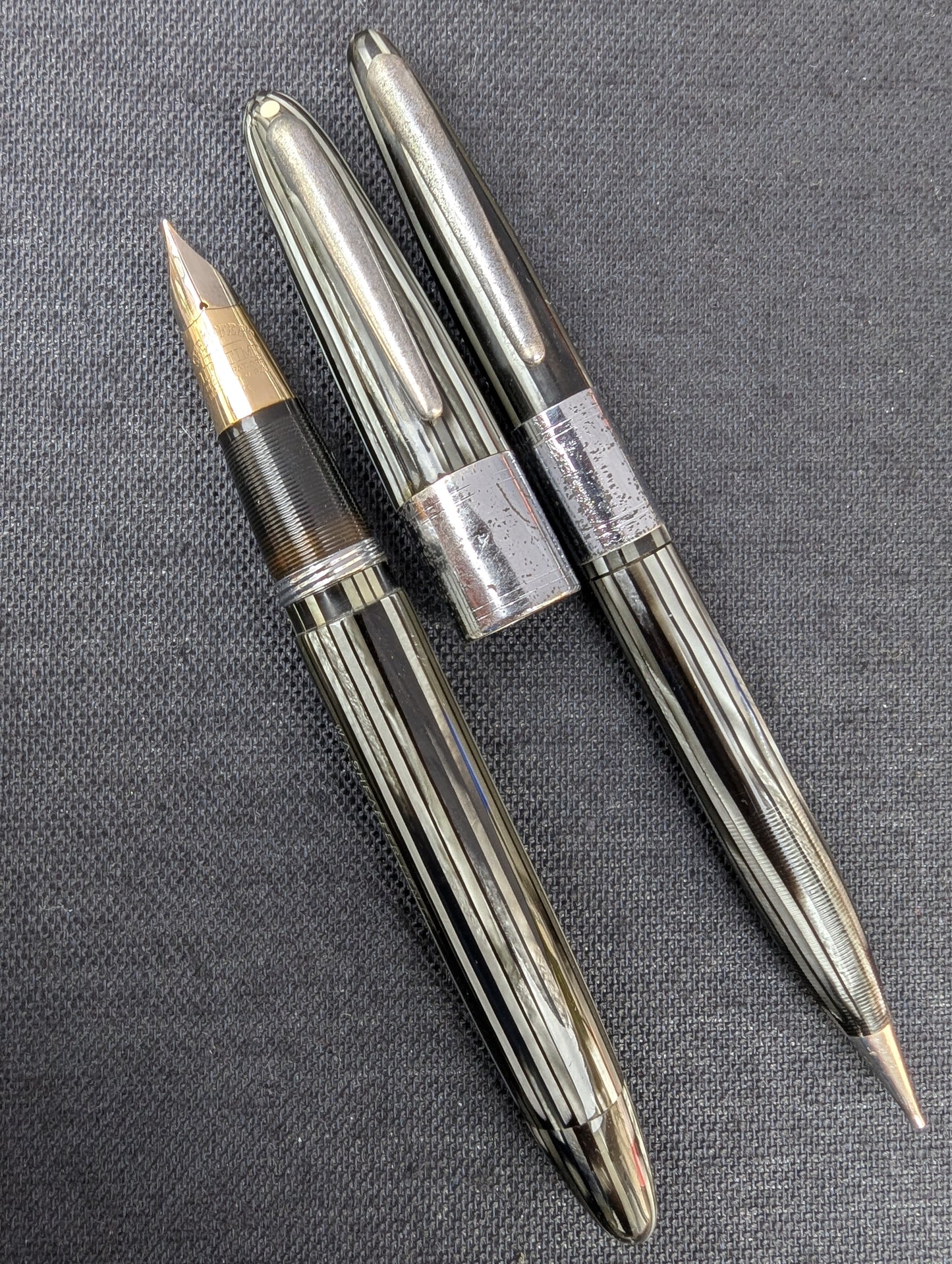 1946-7 Gray Pearl Sheaffer Triumph Valiant fountain pen & pencil - F-XF point