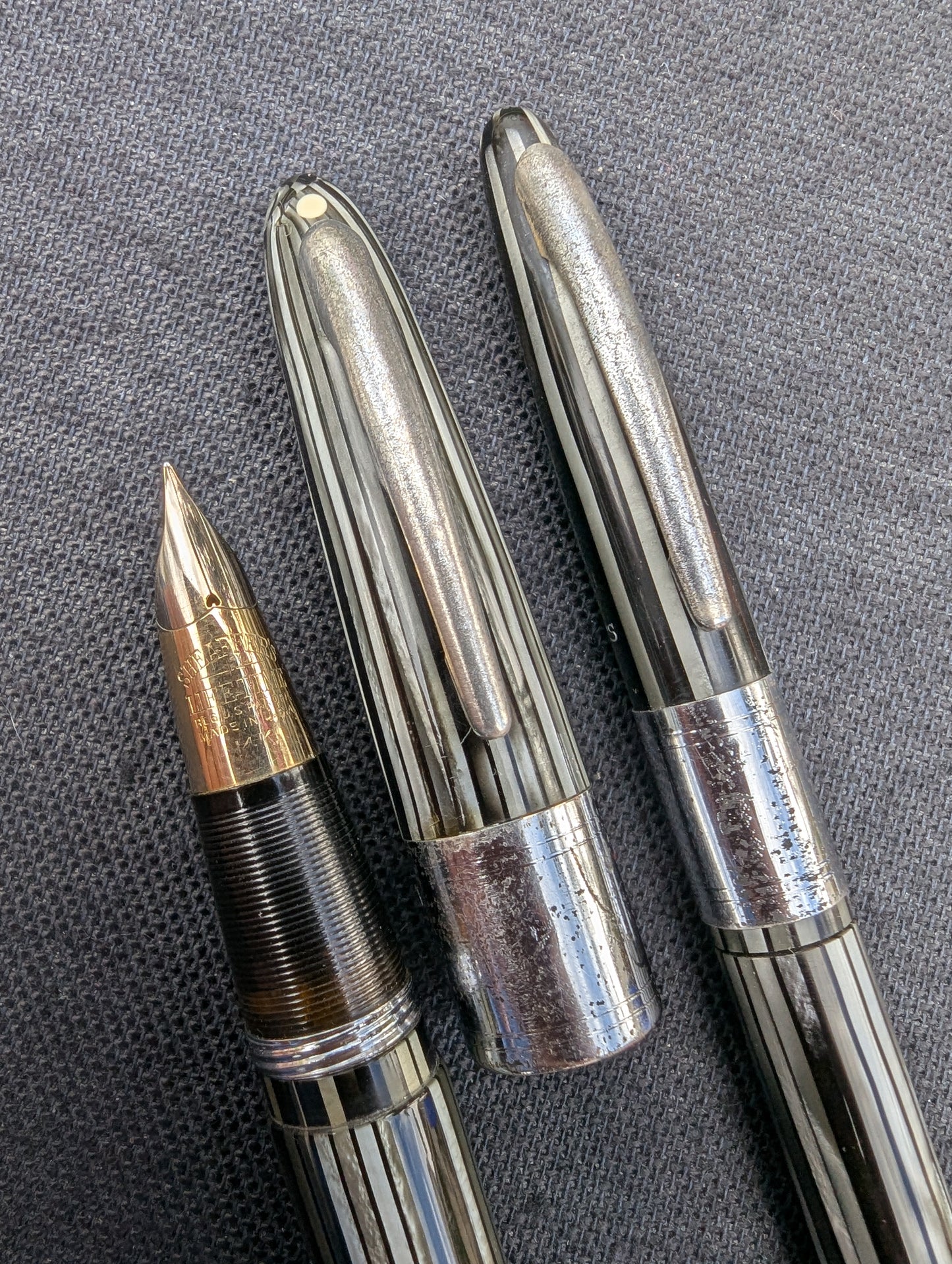 1946-7 Gray Pearl Sheaffer Triumph Valiant fountain pen & pencil - F-XF point