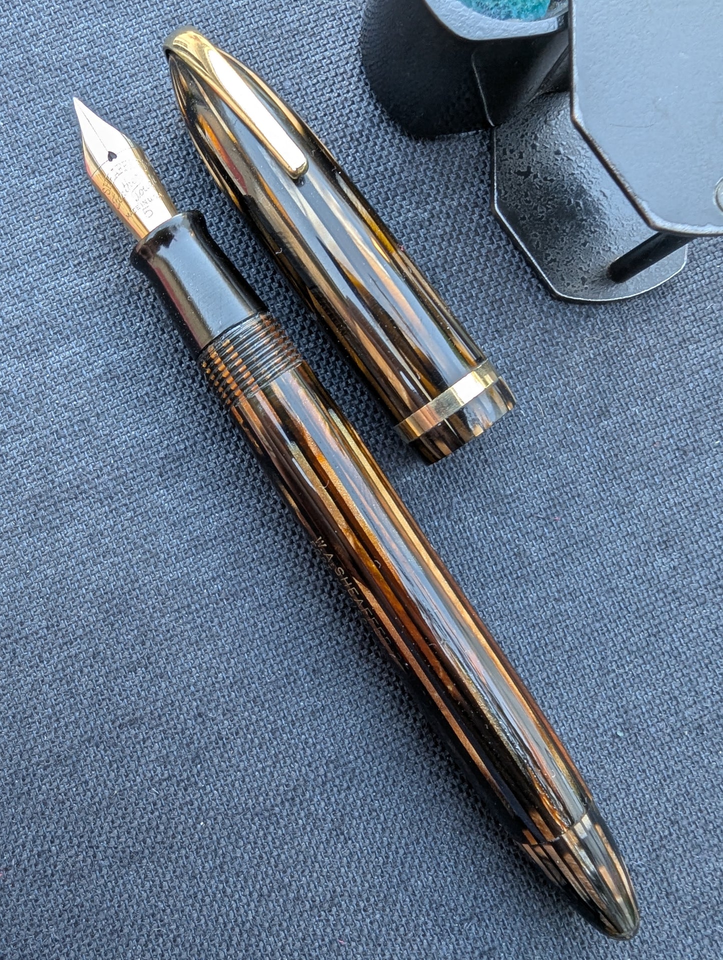 1941 Golden Brown Sheaffer Balance Defender - fine+ point