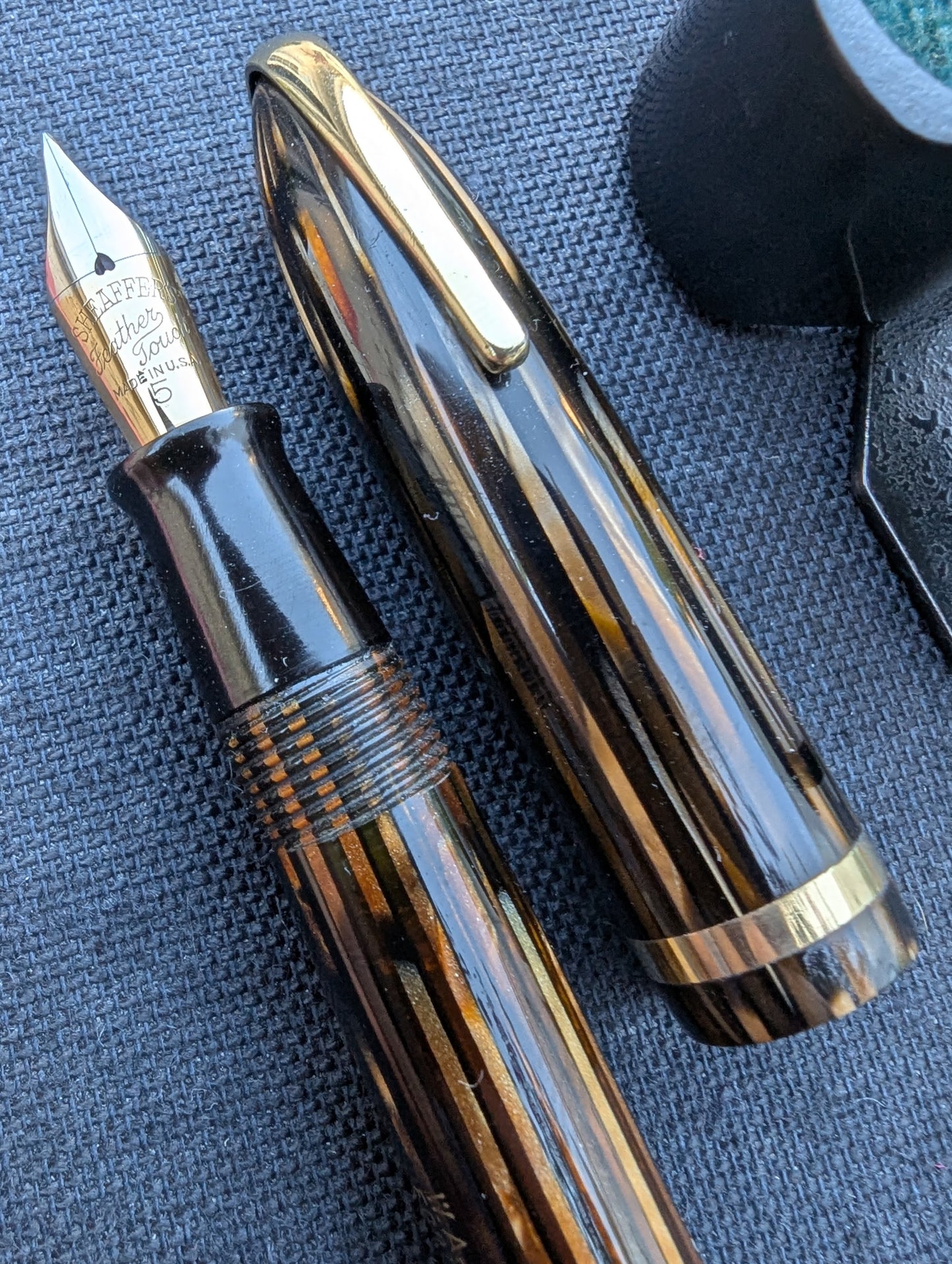 1941 Golden Brown Sheaffer Balance Defender - fine+ point