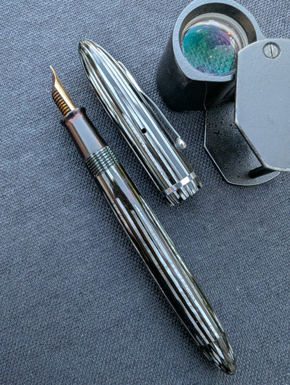 Pluma estilográfica Sheaffer Balance Miss Universe Vacuum-Fil de color gris perlado, punta fina