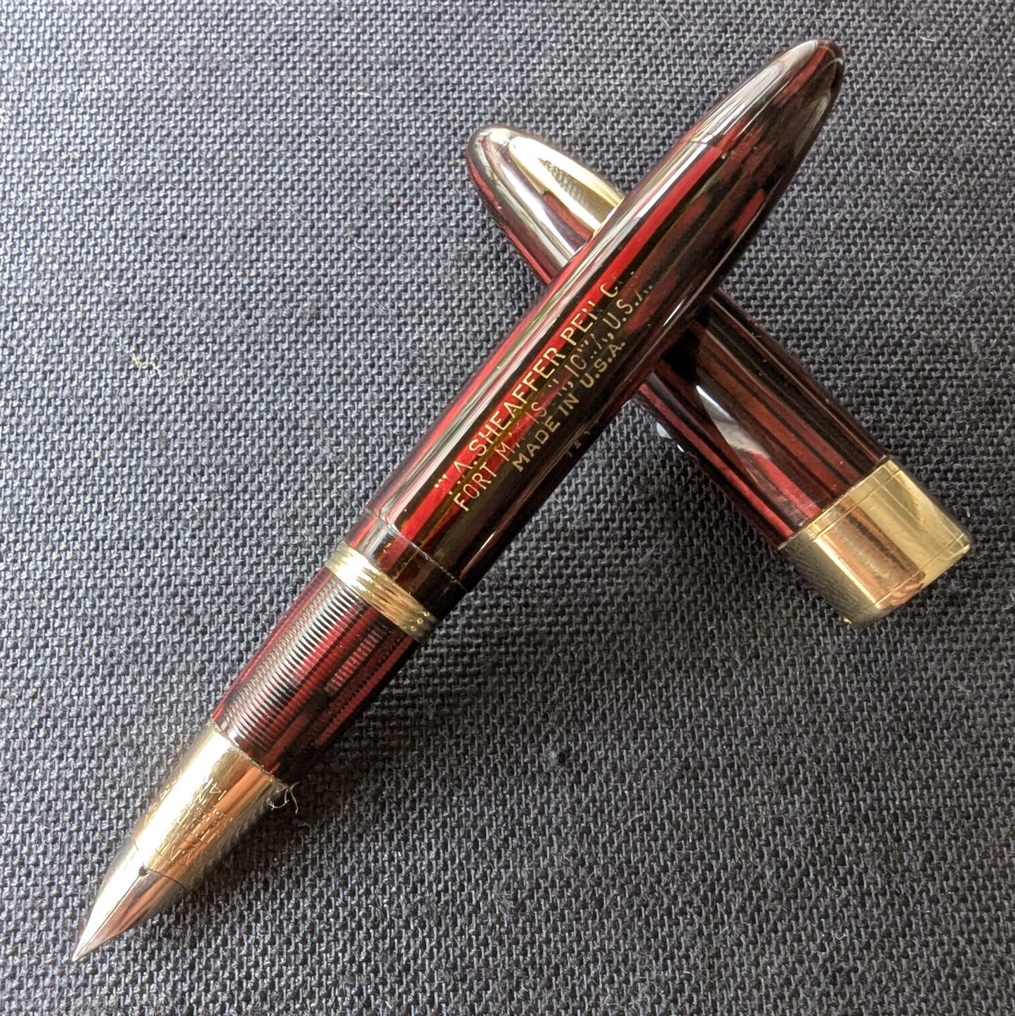 1943-5 Carmine Sheaffer Triumph Tuckaway Statesman - extra-fine point