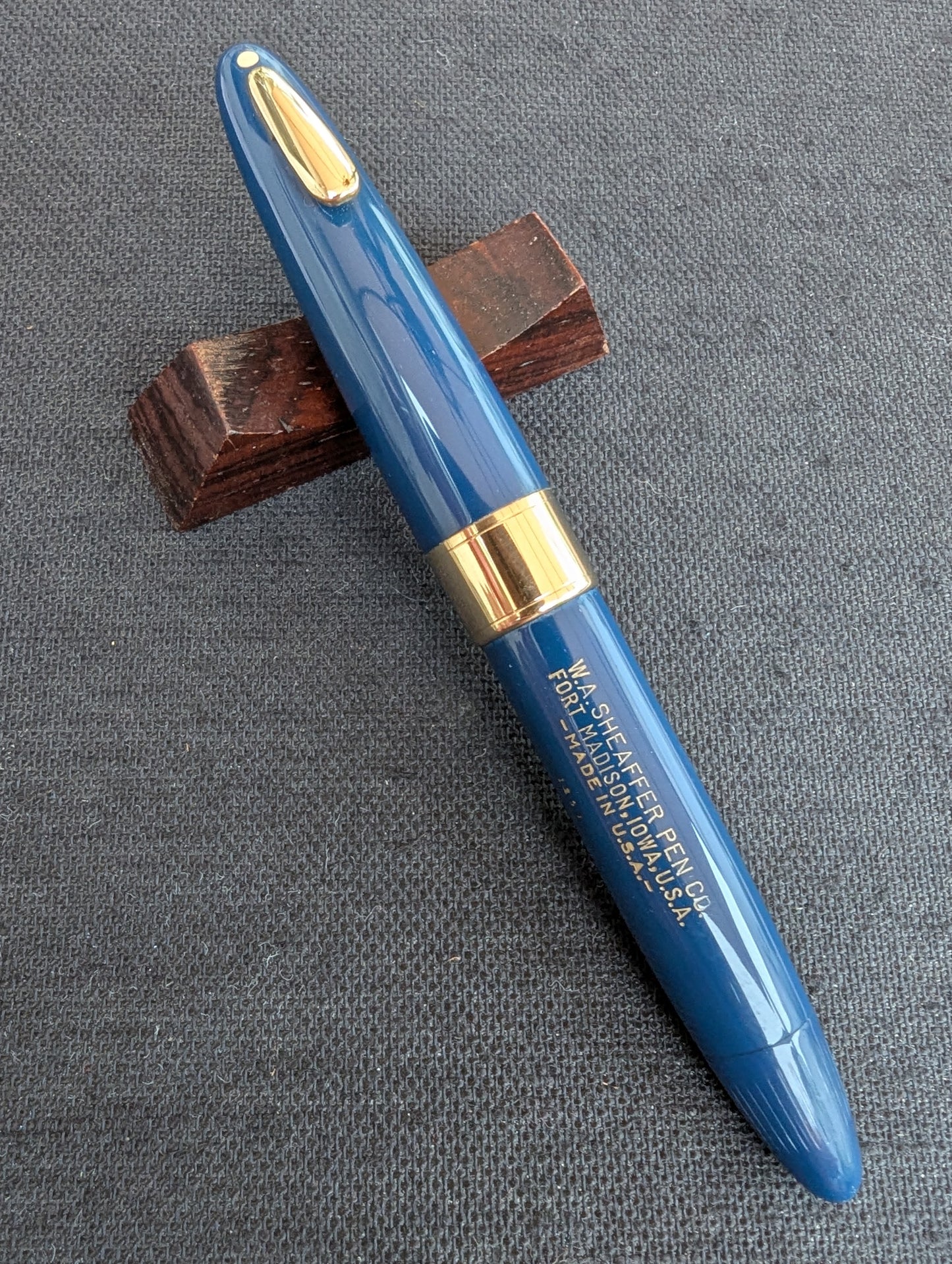 1948 Persian blue Sheaffer Triumph Tuckaway Valiant - fine-medium point