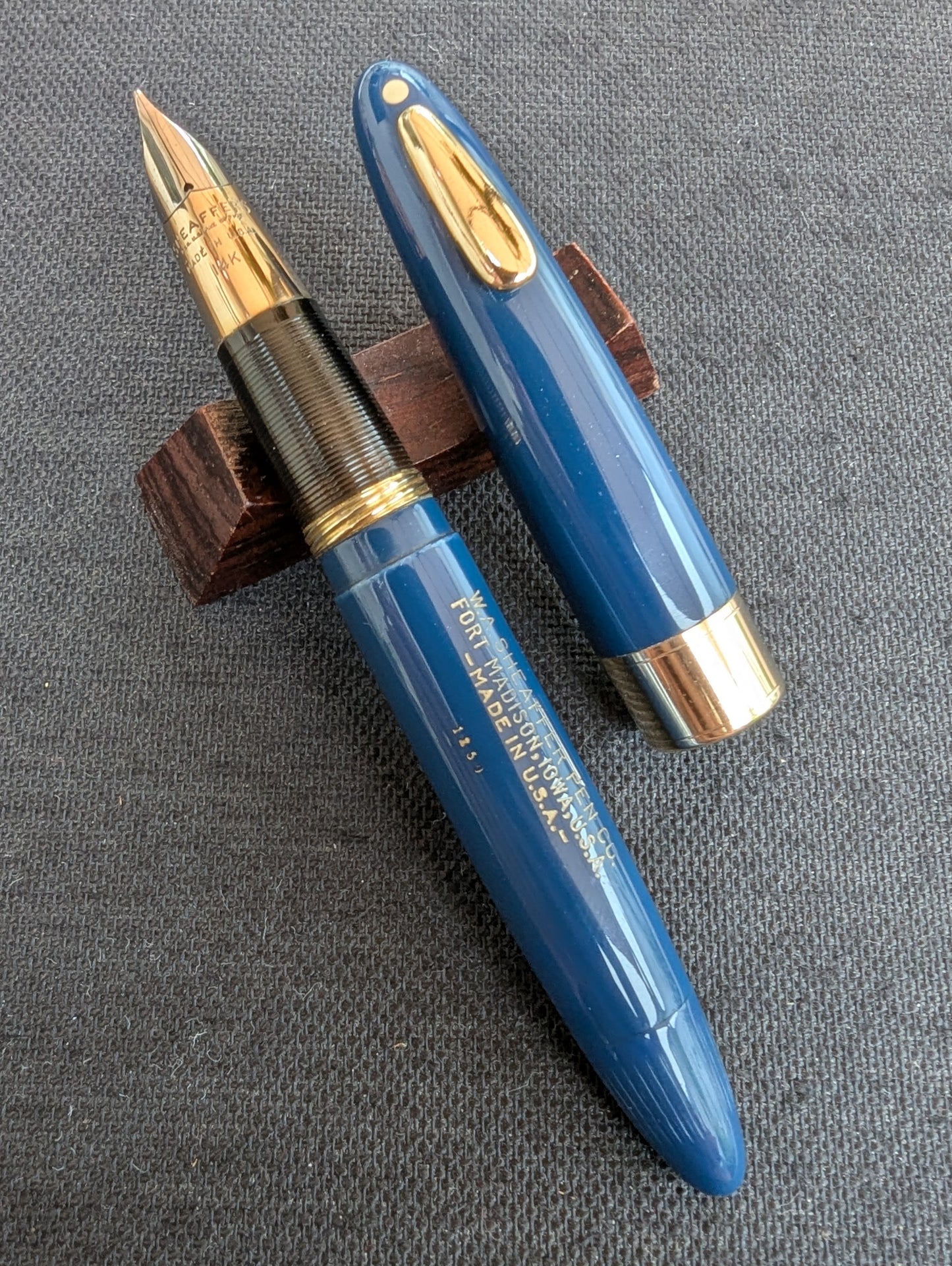 1948 Persian blue Sheaffer Triumph Tuckaway Valiant - fine-medium point