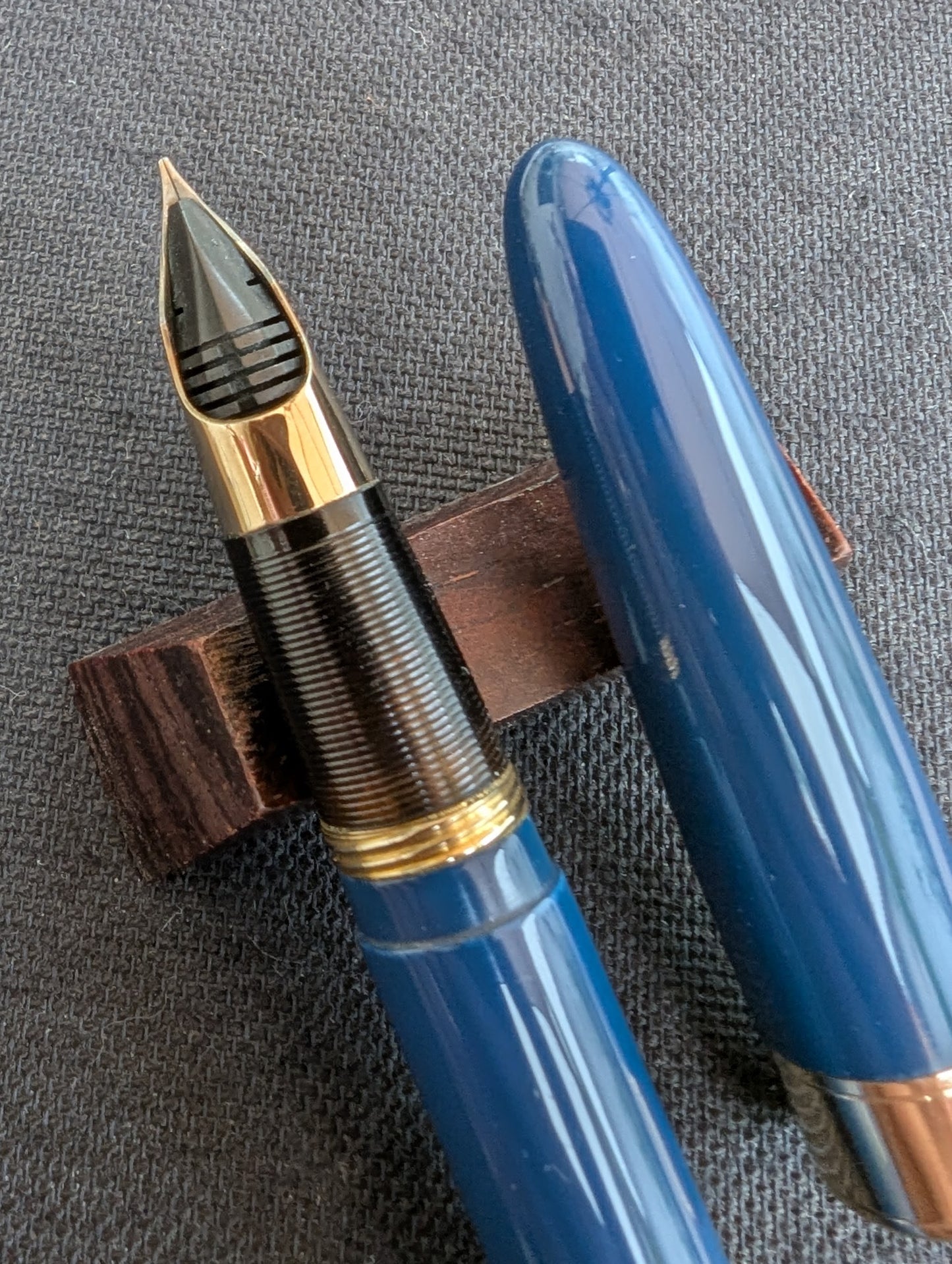 1948 Persian blue Sheaffer Triumph Tuckaway Valiant - fine-medium point