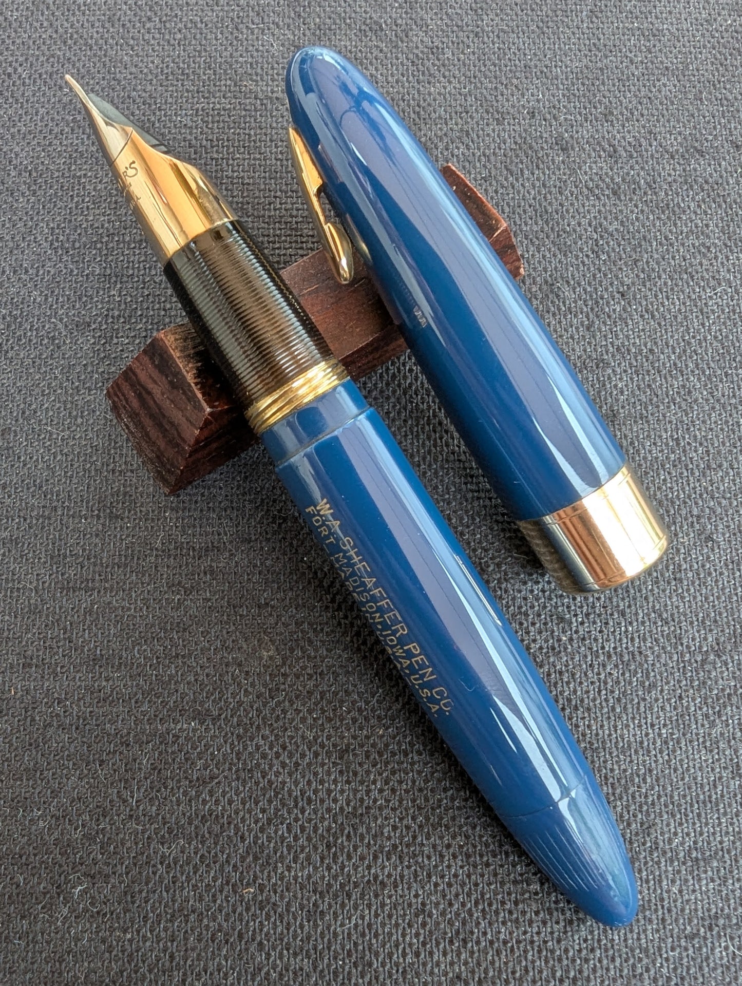 1948 Persian blue Sheaffer Triumph Tuckaway Valiant - fine-medium point