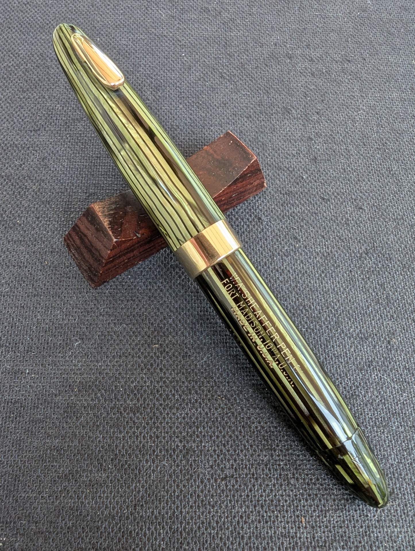 Marine Green Sheaffer Tuckaway Statesman fountain pen - fine point