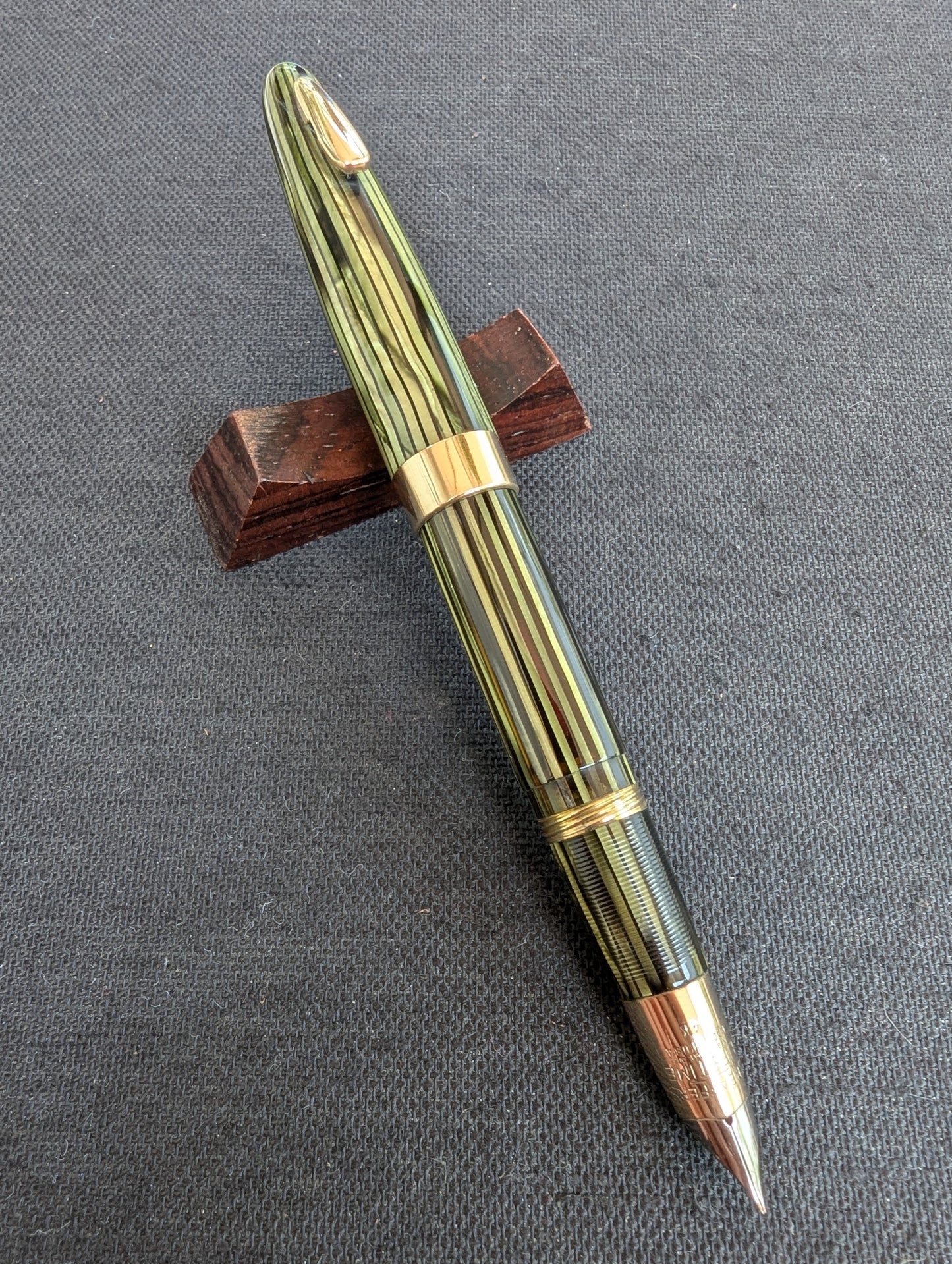 Marine Green Sheaffer Tuckaway Statesman fountain pen - fine point