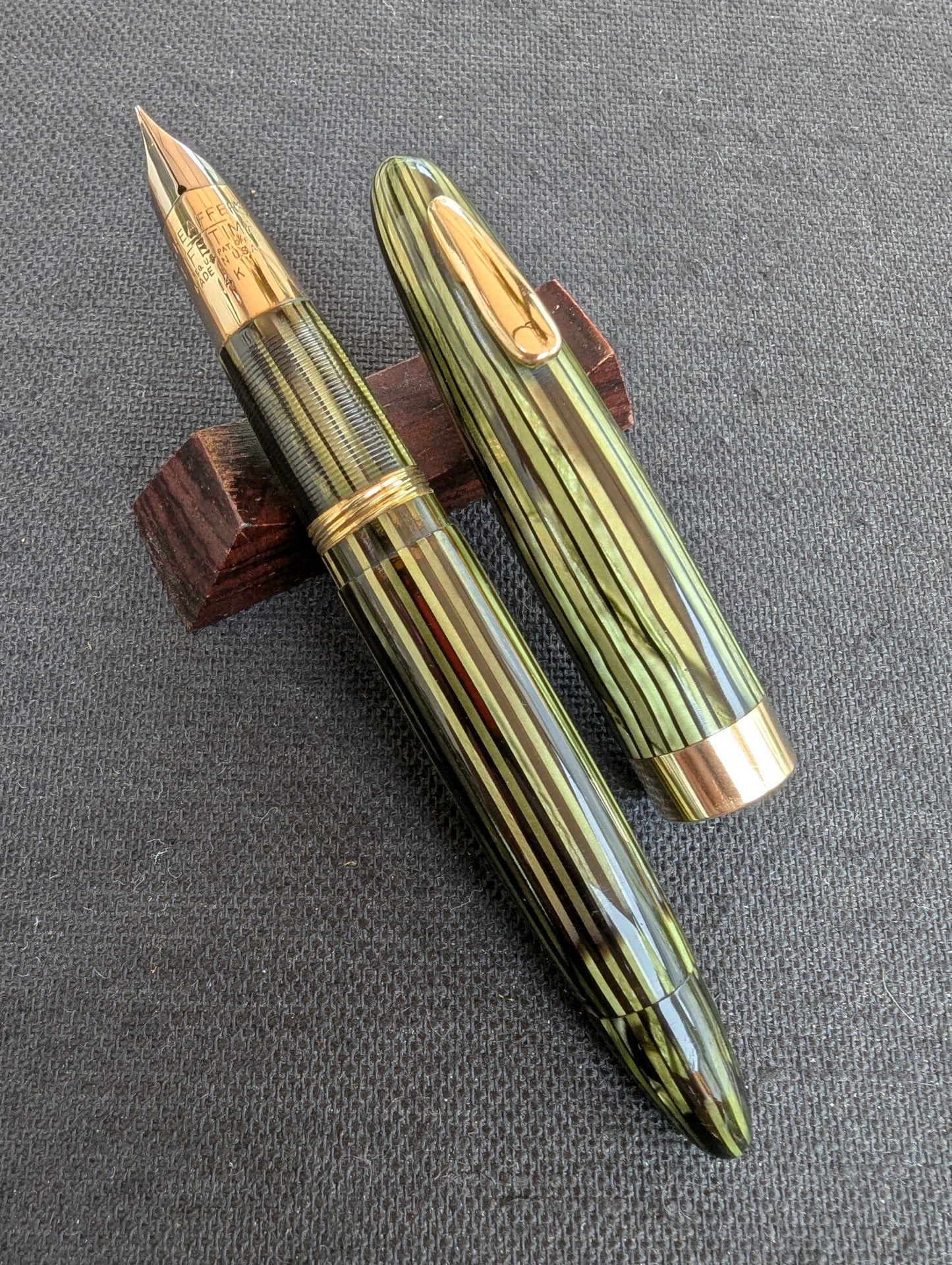 Marine Green Sheaffer Tuckaway Statesman fountain pen - fine point
