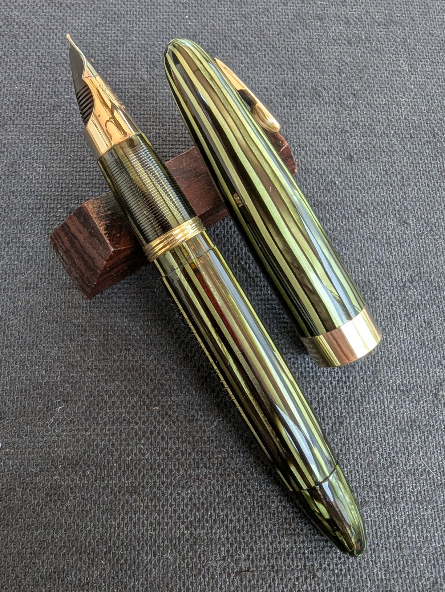 Marine Green Sheaffer Tuckaway Statesman fountain pen - fine point