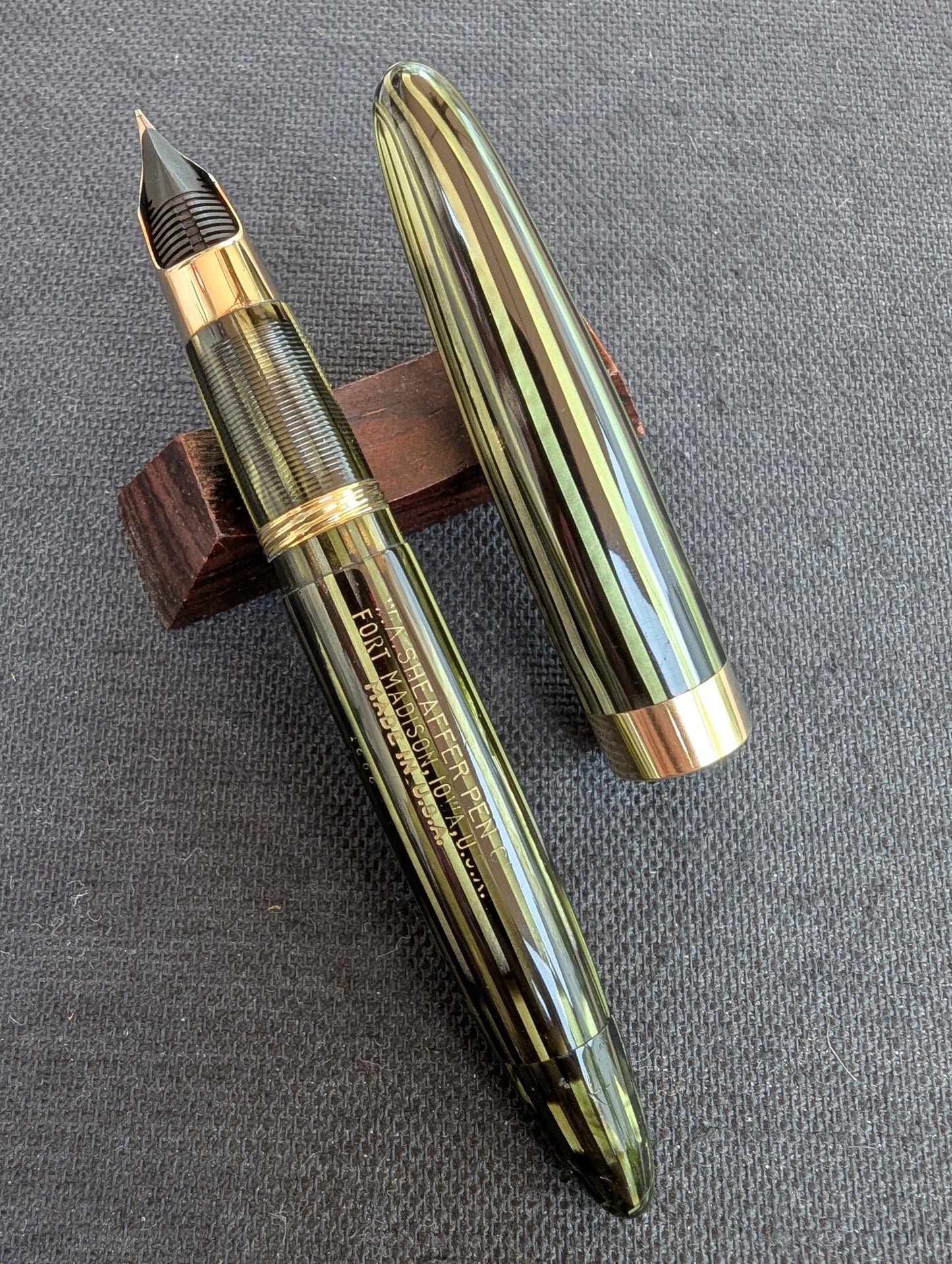 Marine Green Sheaffer Tuckaway Statesman fountain pen - fine point