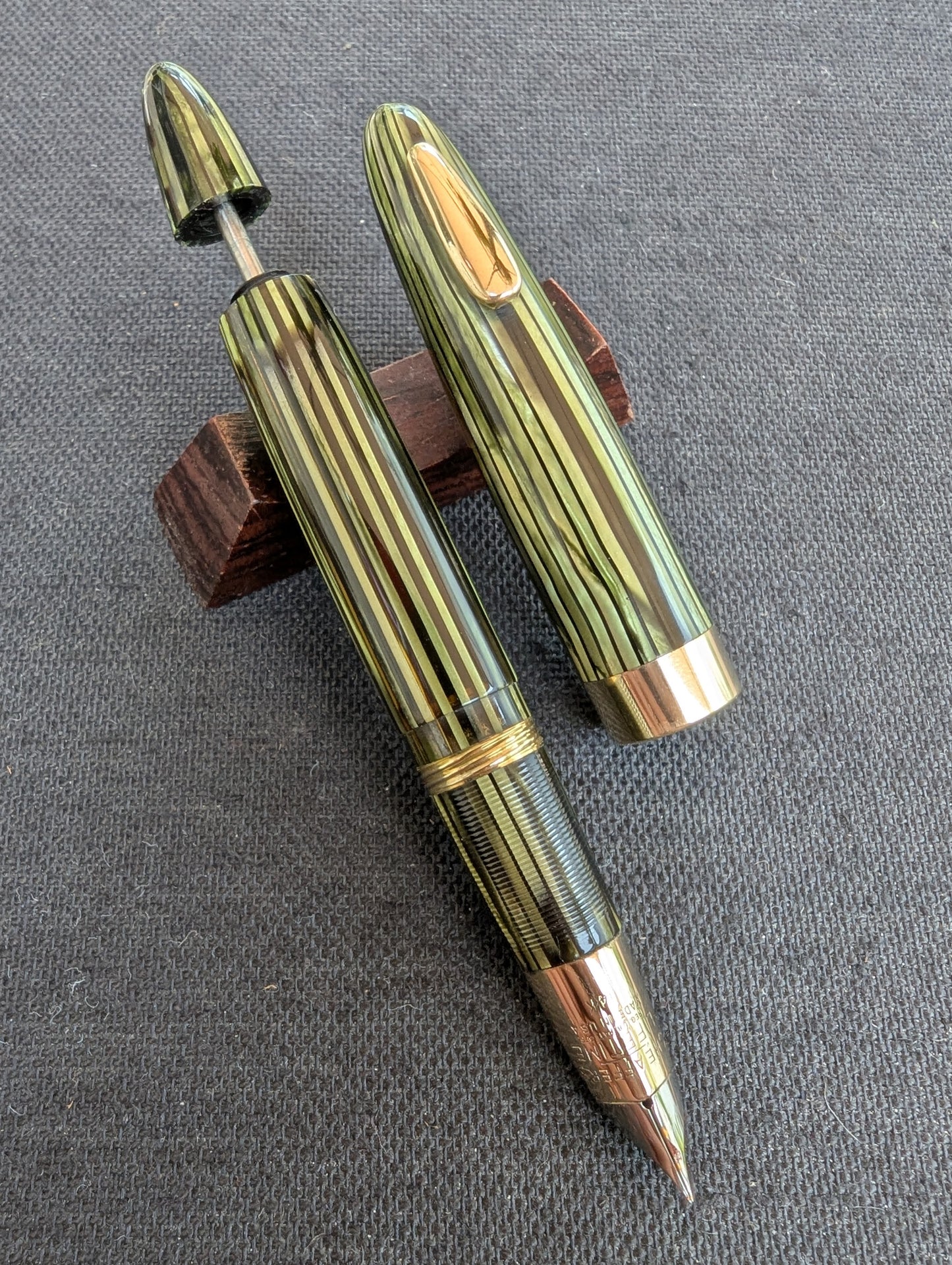 Marine Green Sheaffer Tuckaway Statesman fountain pen - fine point