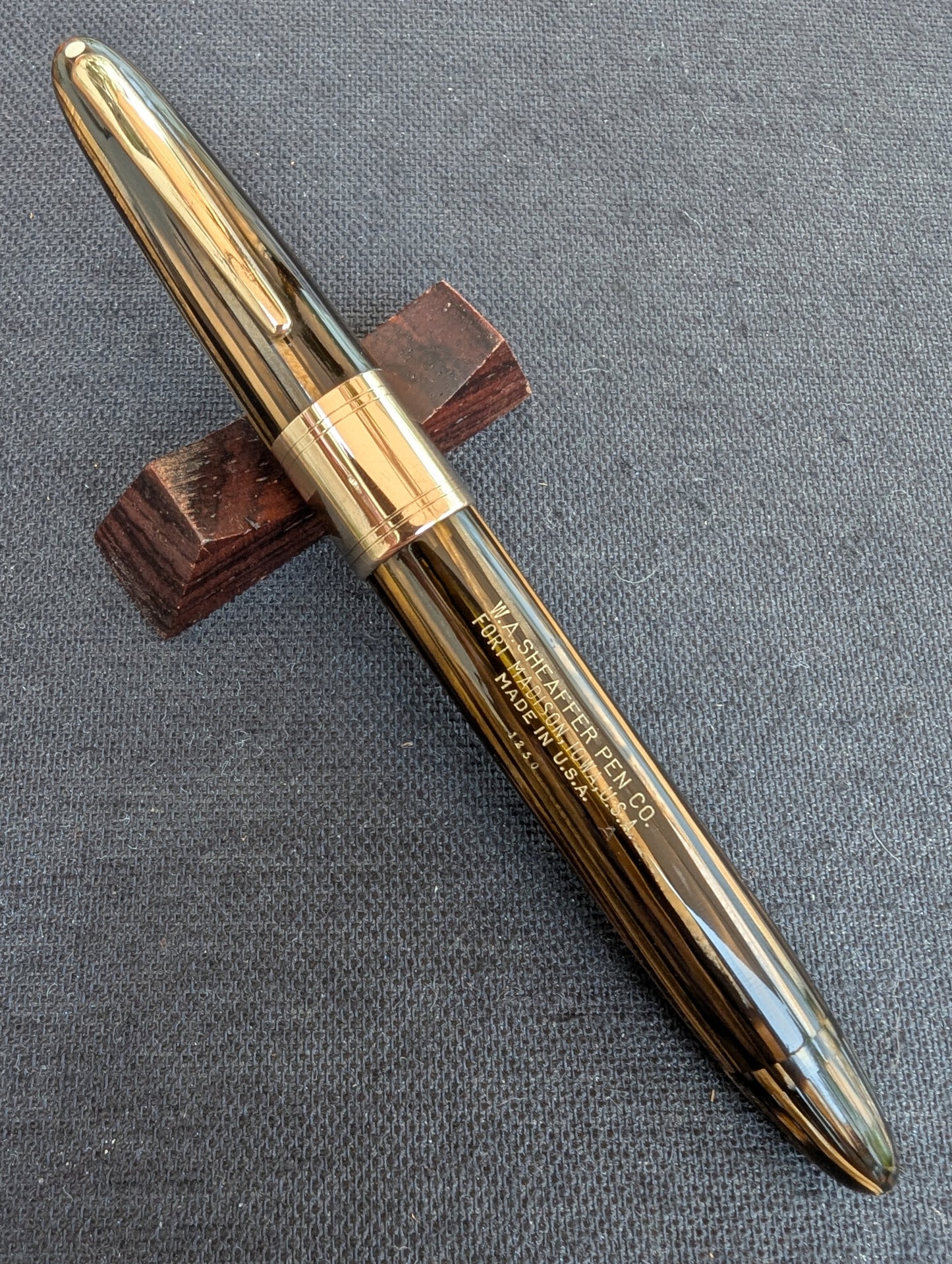 1943-5 Golden Brown Sheaffer Triumph Valiant II - fine nib (Copy)