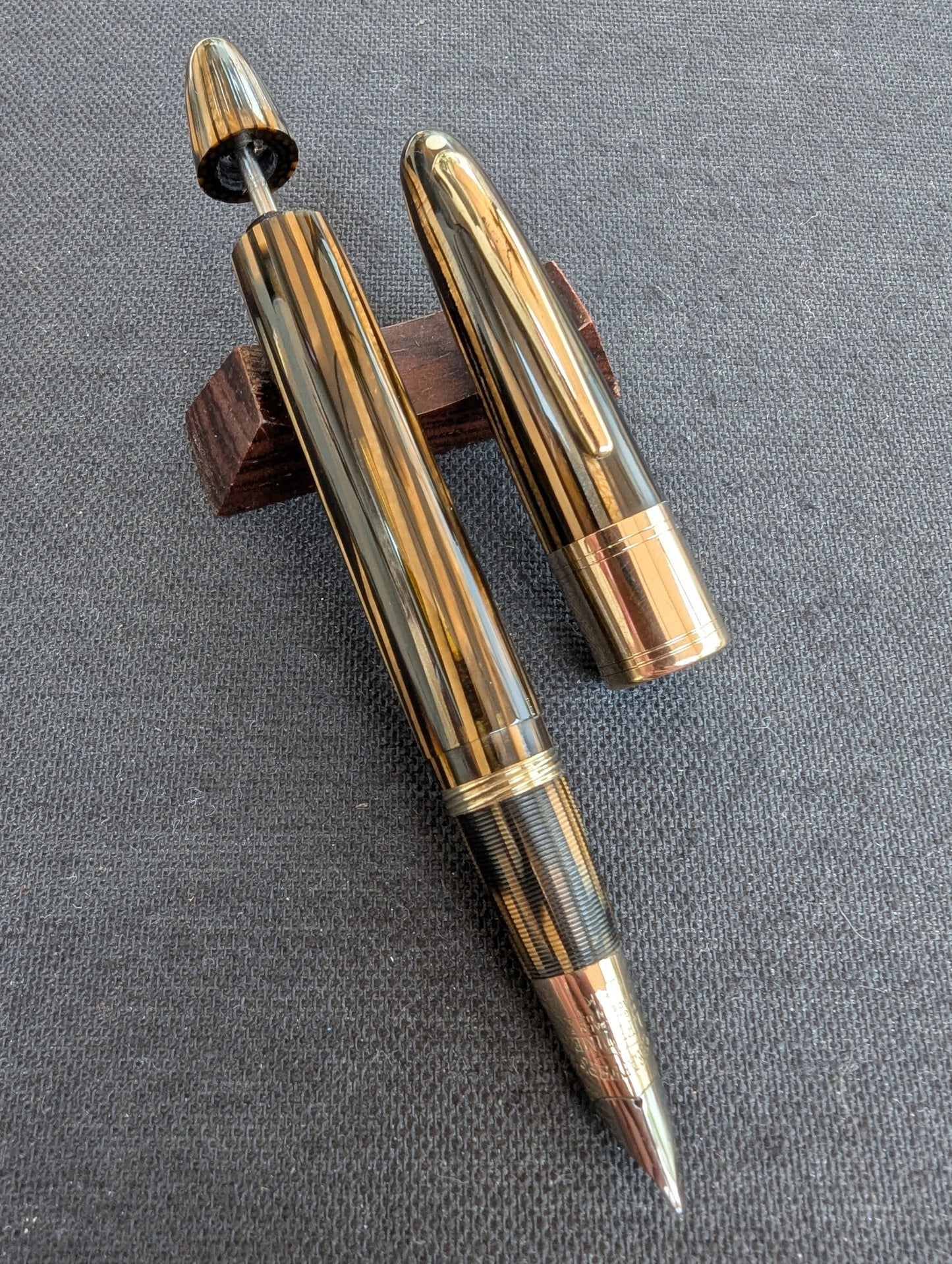 1943-5 Golden Brown Sheaffer Triumph Valiant II - fine nib (Copy)