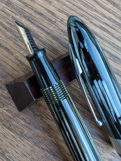 Gray Pearl Sheaffer Craftsman Deluxe fountain pen