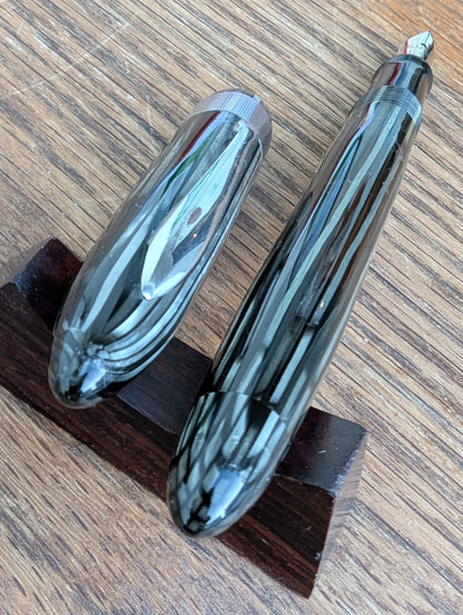 Gray Pearl Sheaffer Craftsman Deluxe fountain pen