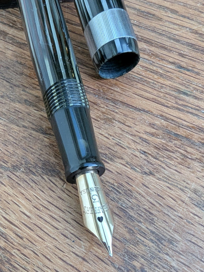 Gray Pearl Sheaffer Craftsman Deluxe fountain pen