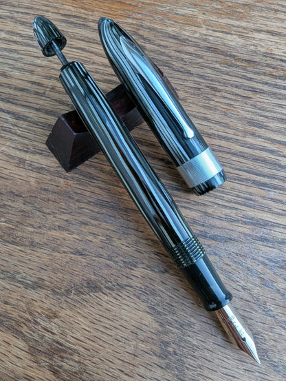 Gray Pearl Sheaffer Craftsman Deluxe fountain pen