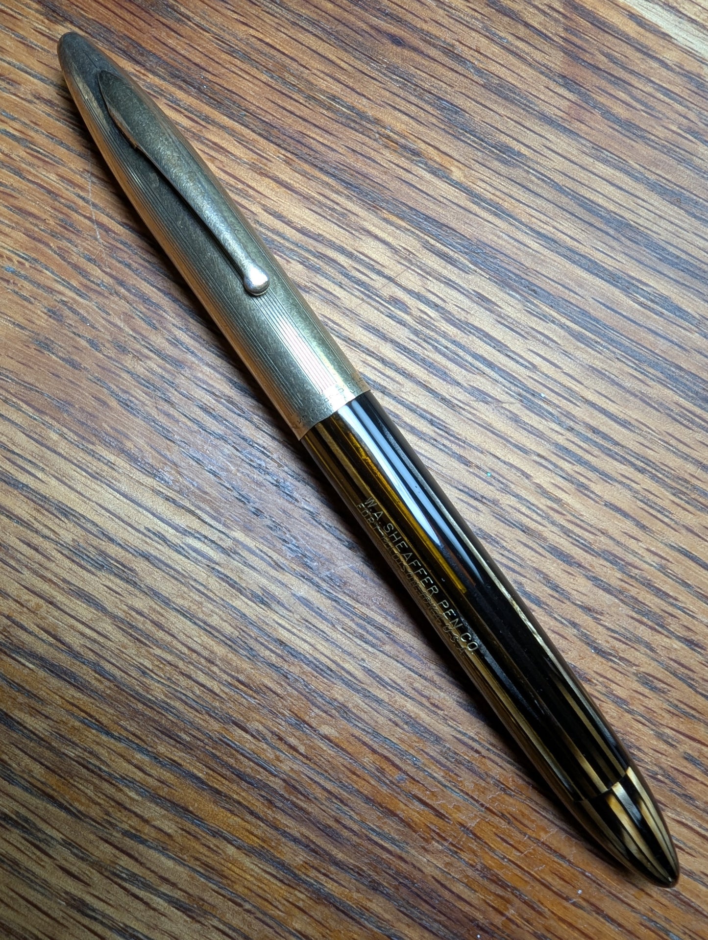 1942 Golden Brown Sheaffer Triumph Crest - fine point