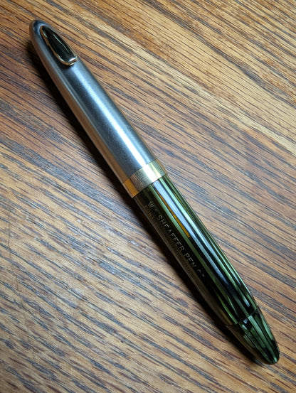 1943-5 Marine Green Sheaffer Triumph Tuckaway Sentinel fountain pen - extra-fine point