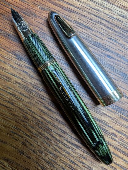 1943-5 Marine Green Sheaffer Triumph Tuckaway Sentinel fountain pen - extra-fine point