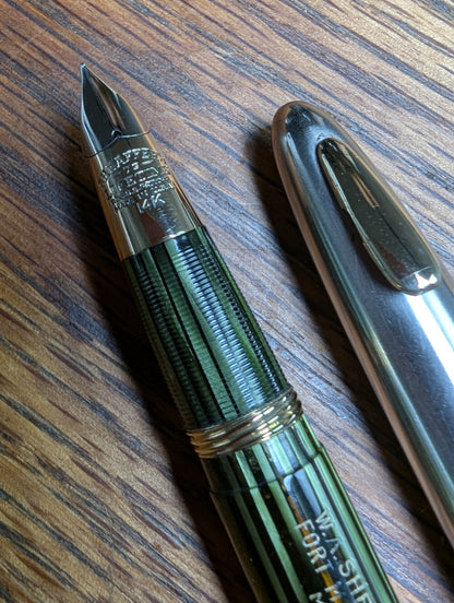 1943-5 Marine Green Sheaffer Triumph Tuckaway Sentinel fountain pen - extra-fine point