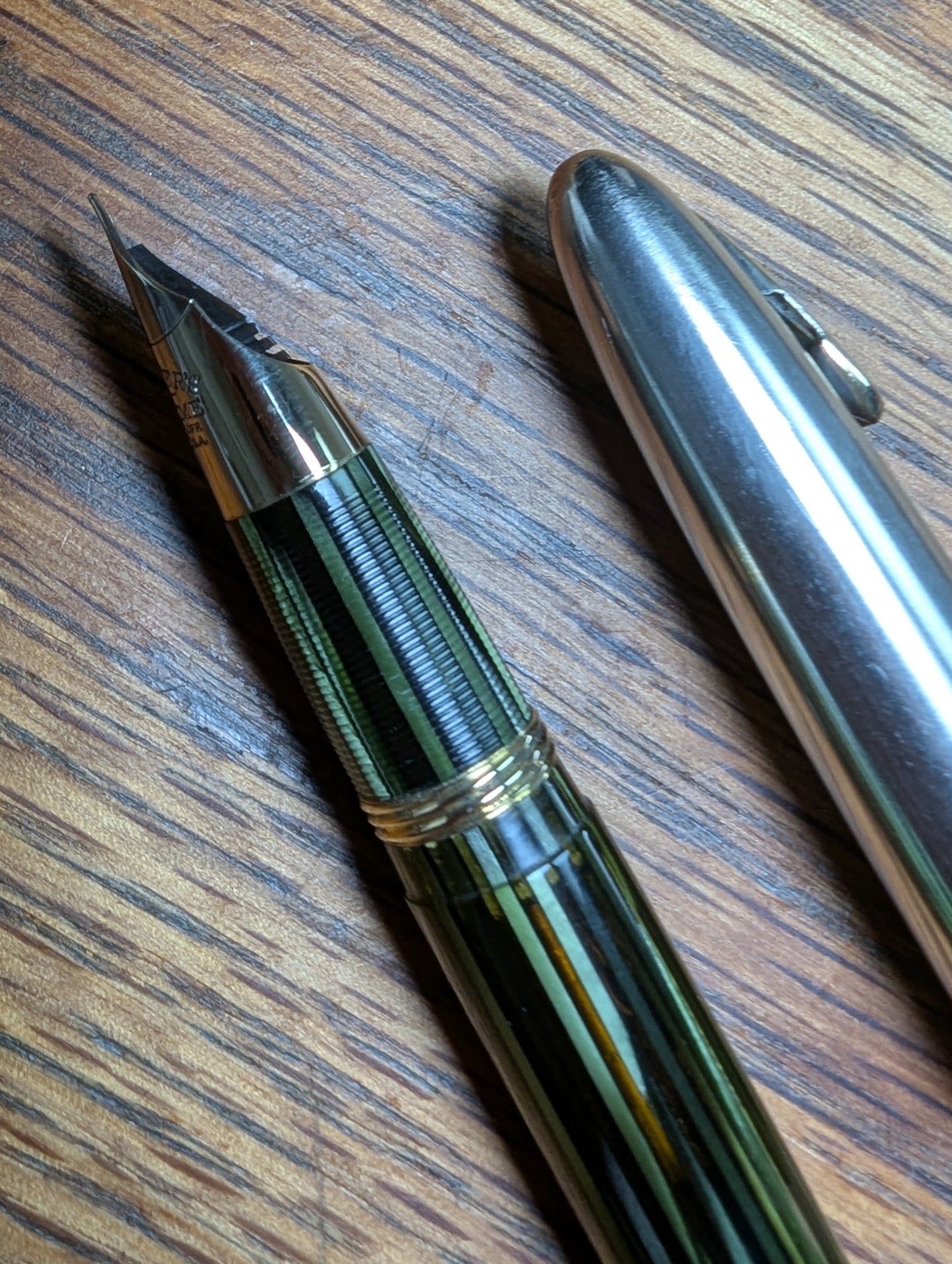 1943-5 Marine Green Sheaffer Triumph Tuckaway Sentinel fountain pen - extra-fine point