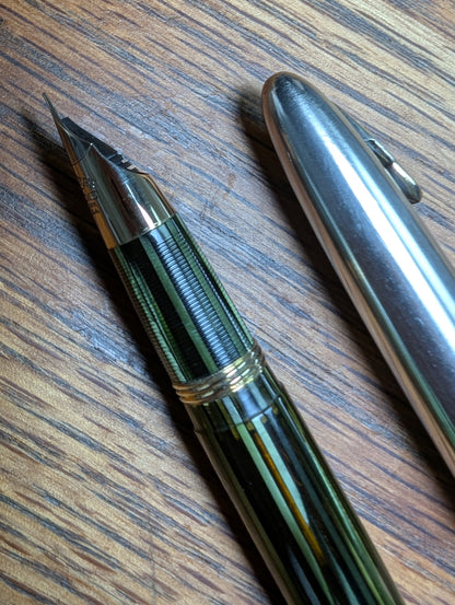 1943-5 Marine Green Sheaffer Triumph Tuckaway Sentinel fountain pen - extra-fine point